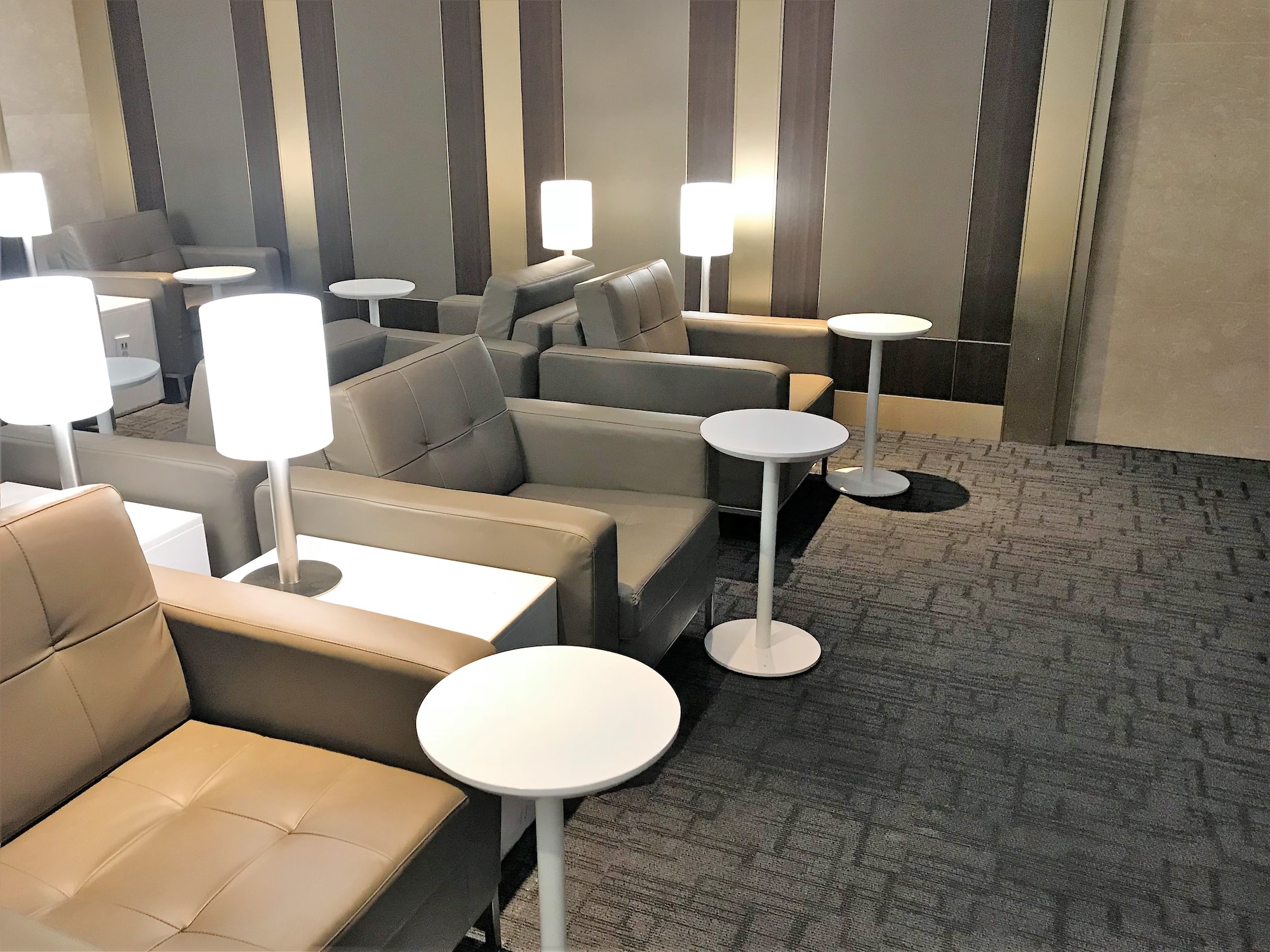 #2 of 5 images of Sky Hub Lounge