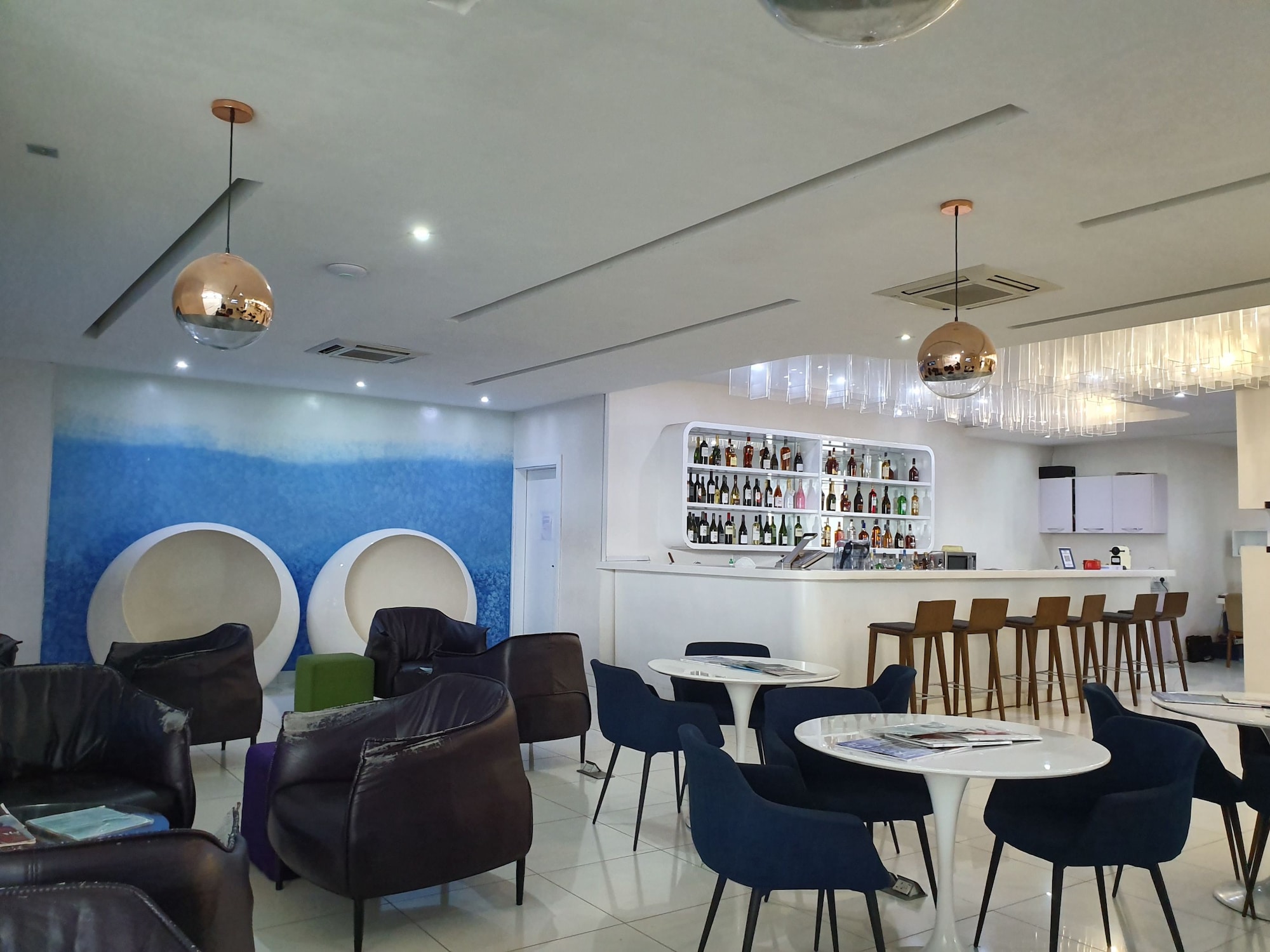 #1 of 5 images of First Lounge (Temporarily Closed)