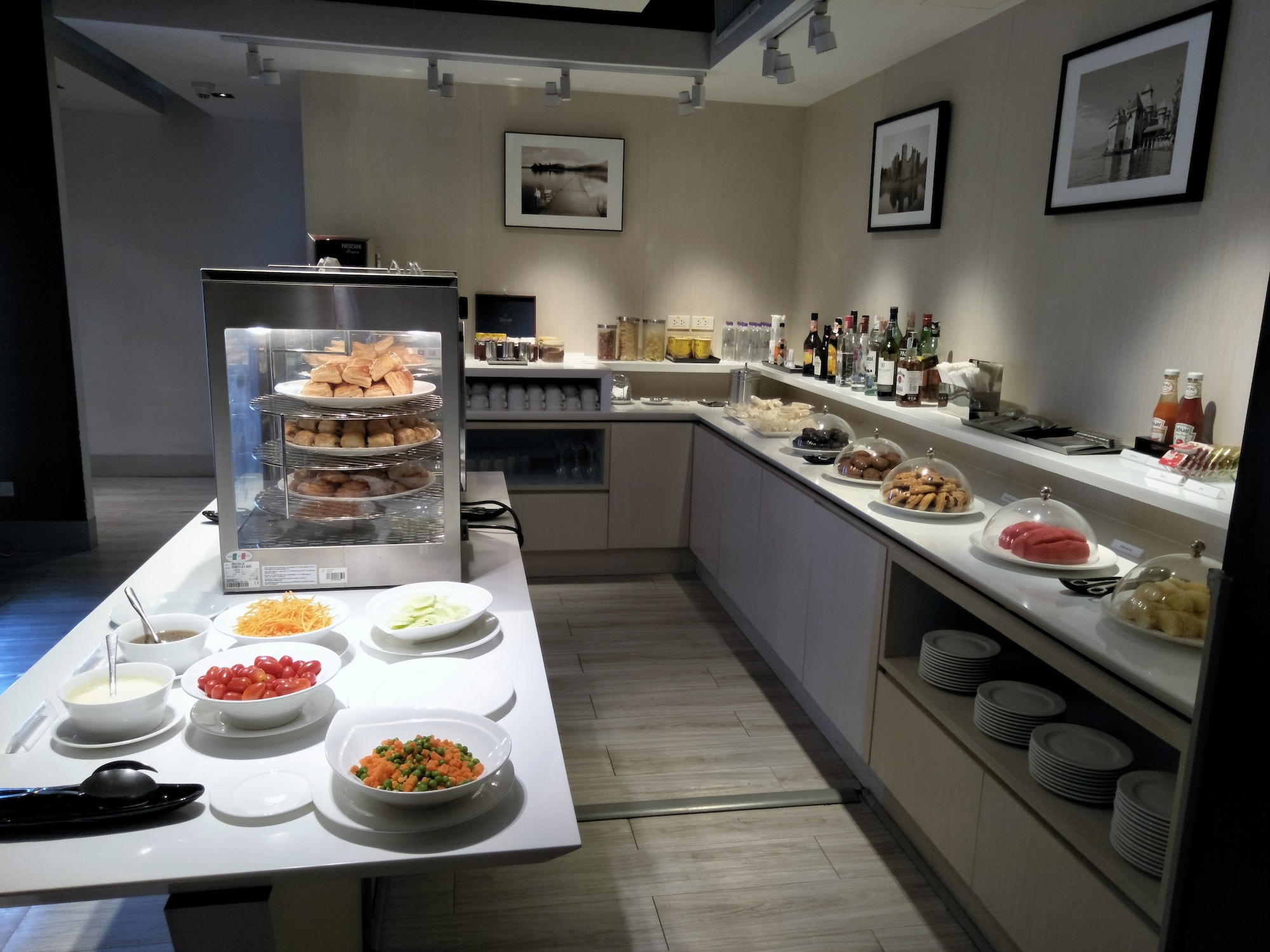 #4 of 5 images of Miracle First Class Lounge