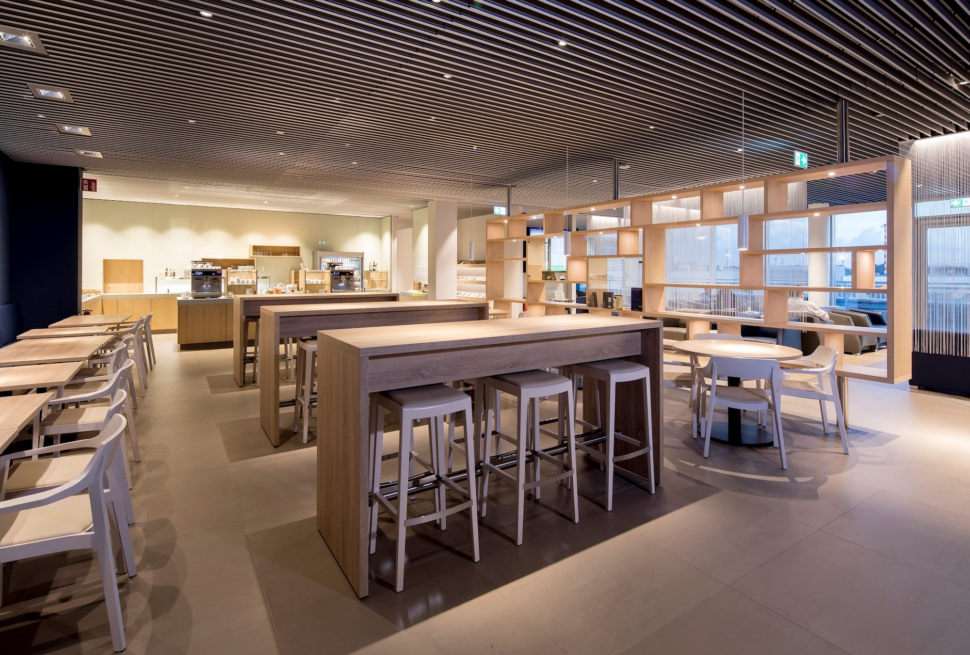 #3 of 5 images of DUS Rhein Lounge