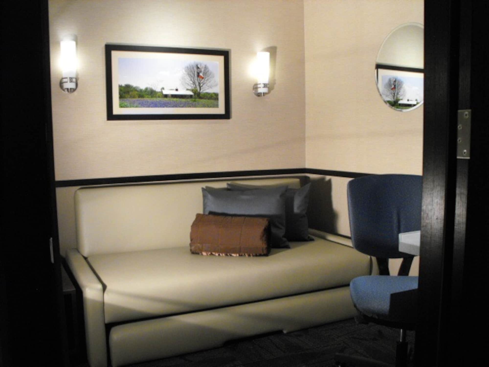 #1 of 5 images of Minute Suites