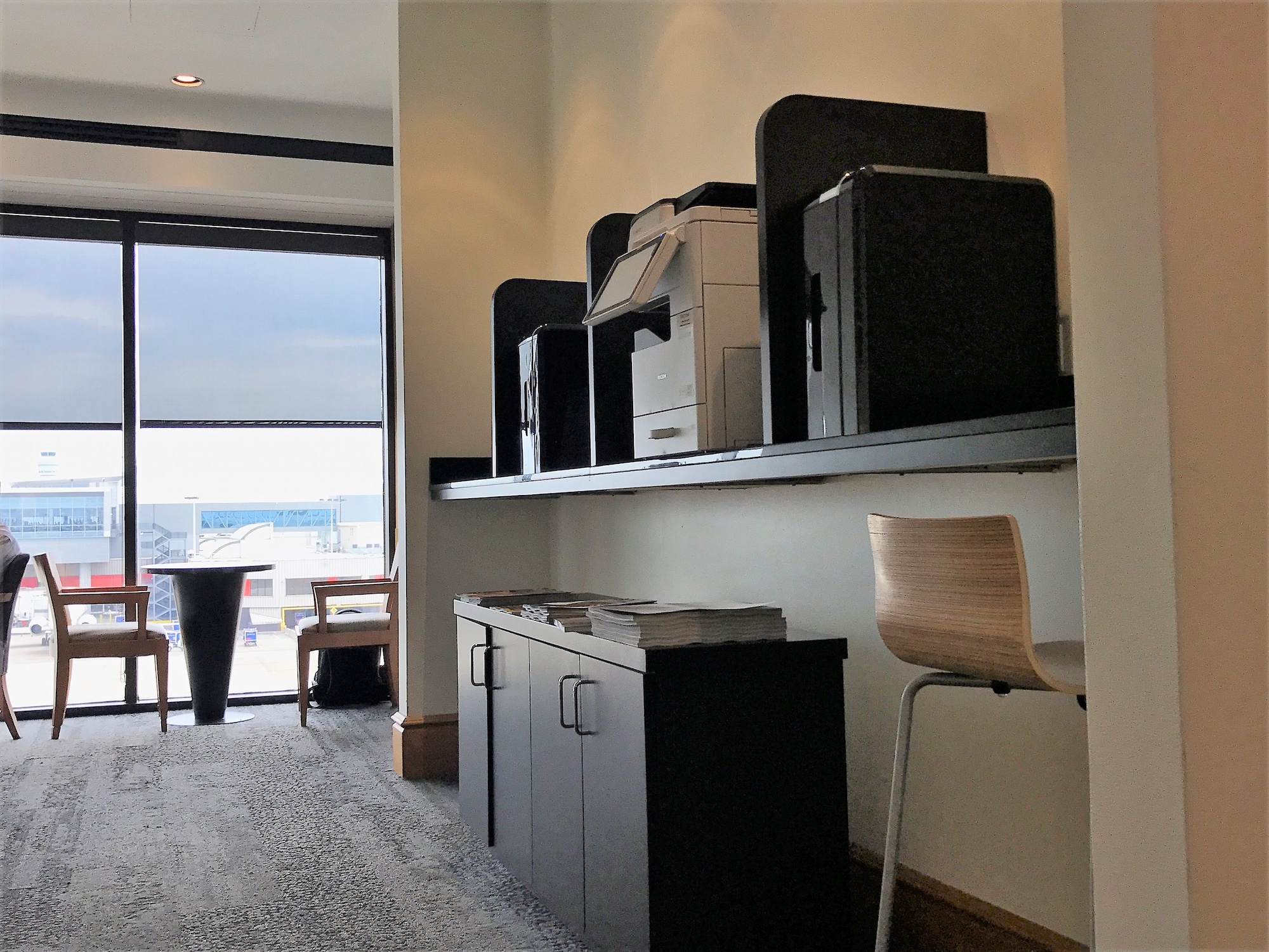 #4 of 5 images of Delta Sky Club