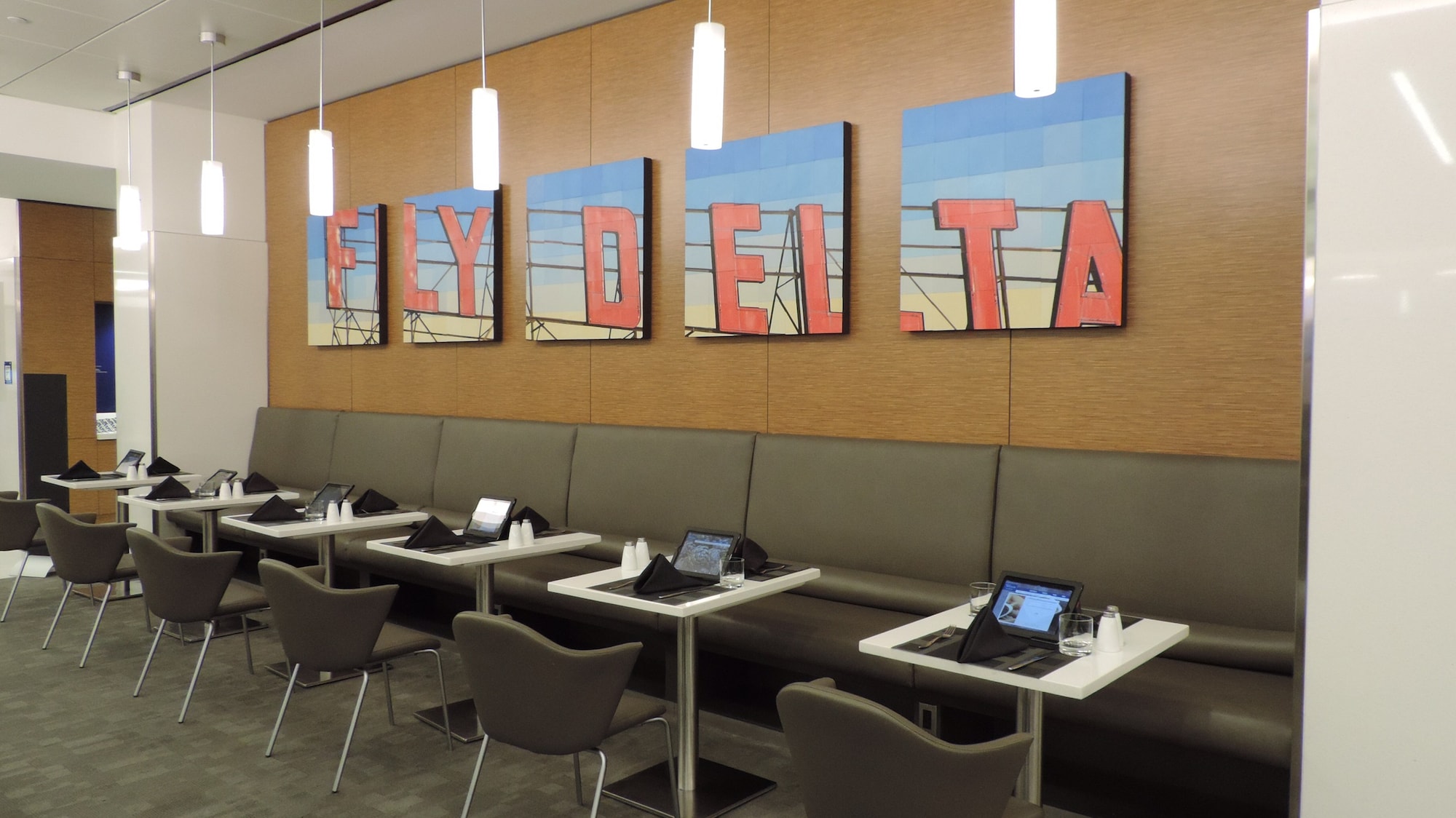 #2 of 5 images of Delta Sky Club (Concourse B)
