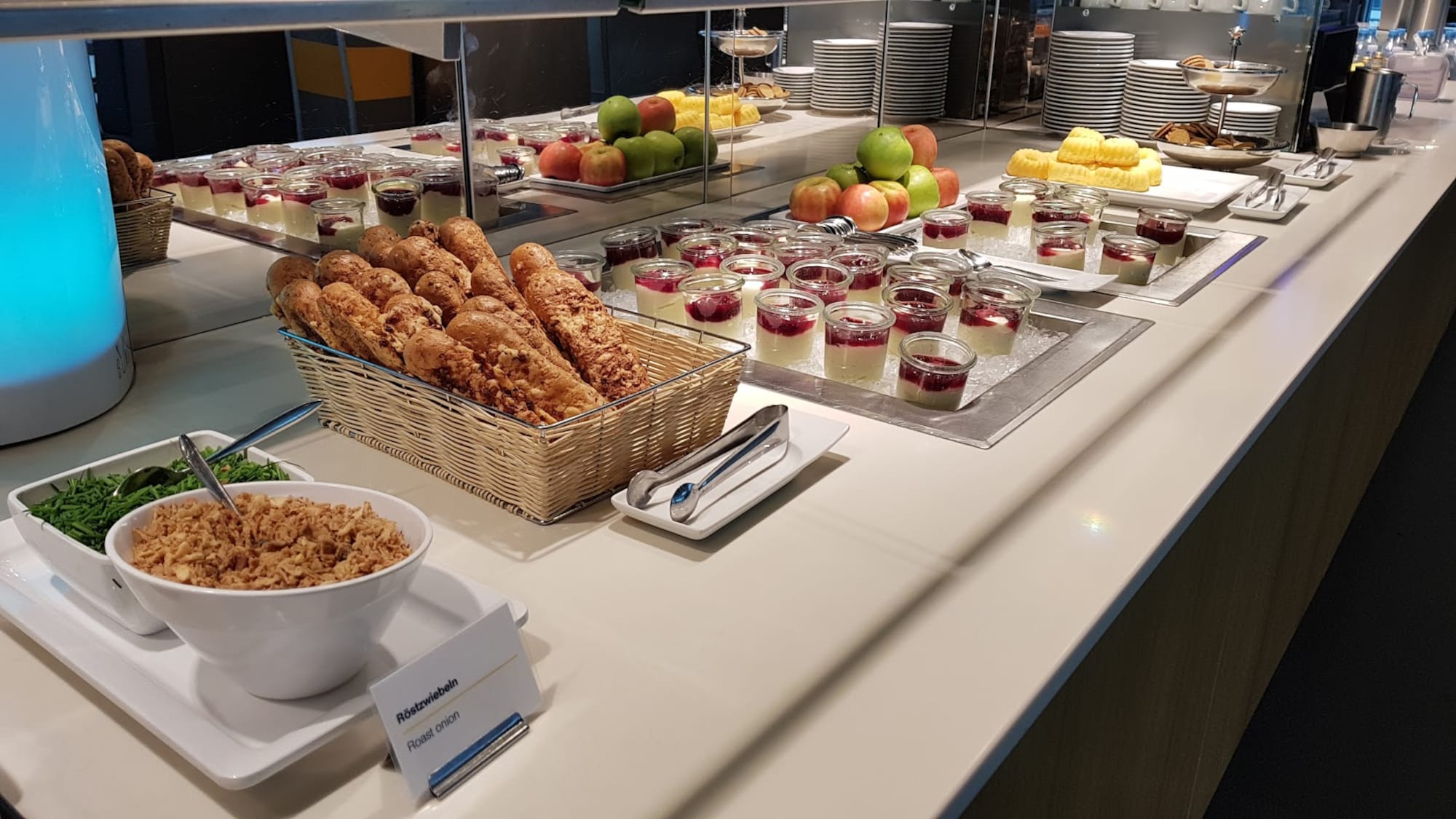 #4 of 5 images of Lufthansa Business Lounge (Non-Schengen, Gates B24-B28)