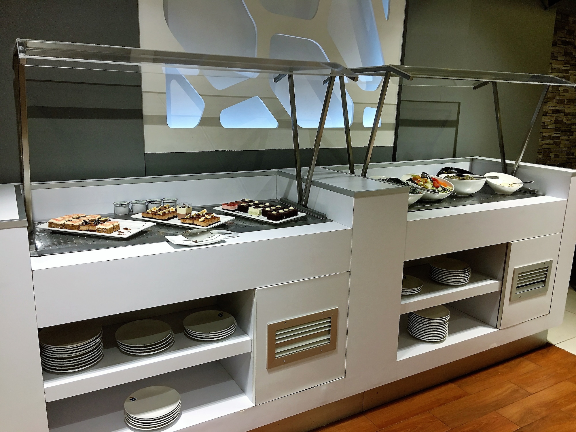 #5 of 5 images of First Class Lounge