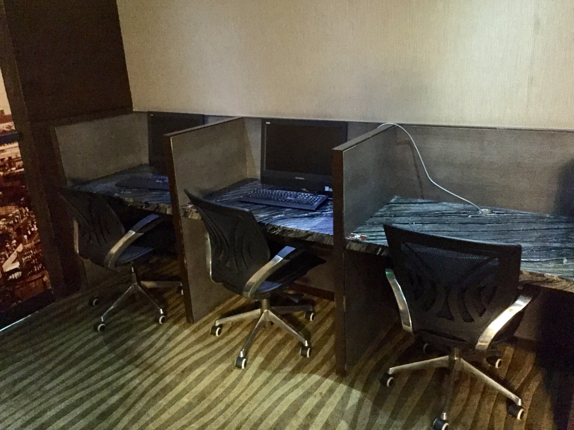 #4 of 5 images of Premium Lounge
