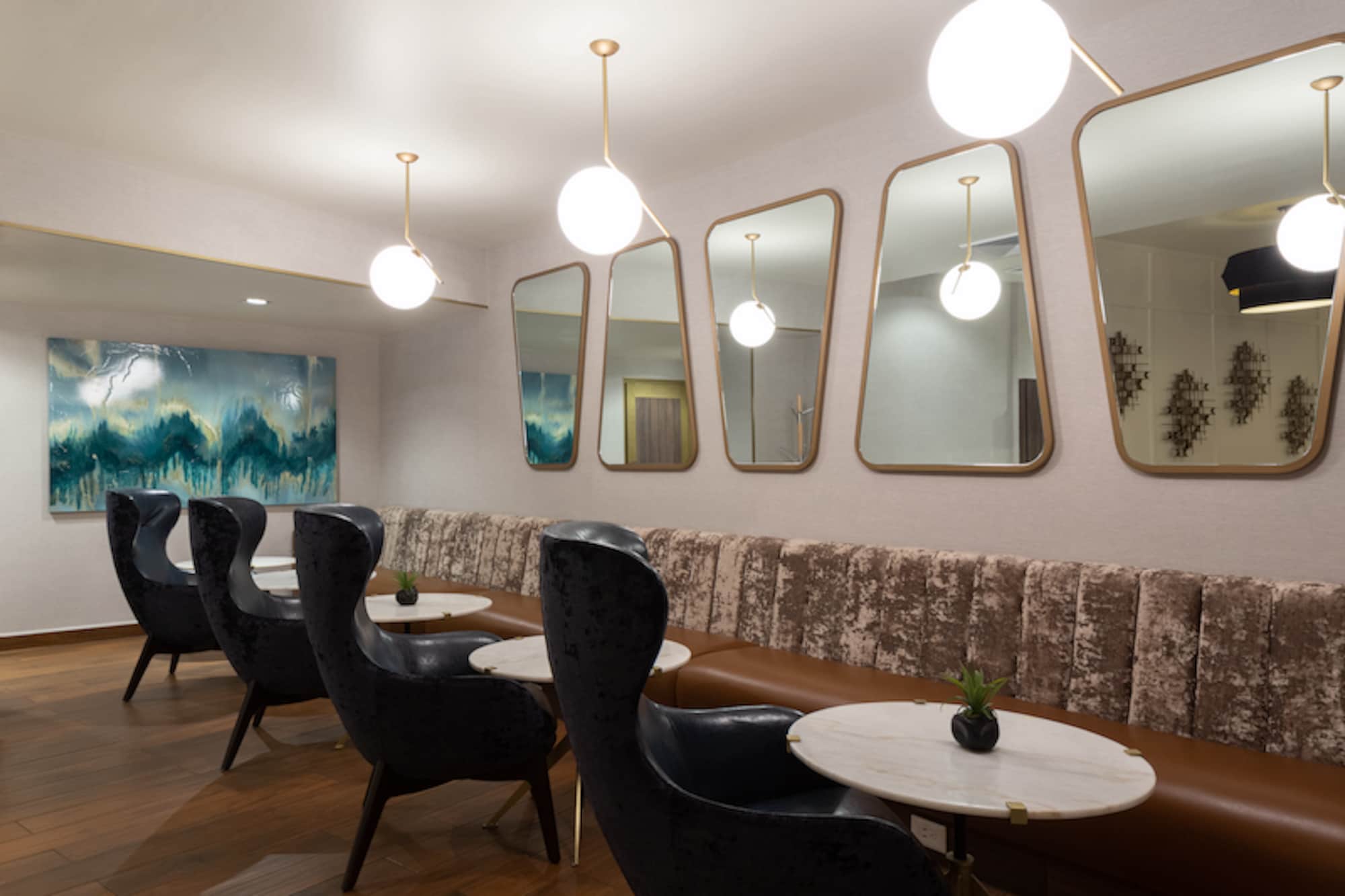 #3 of 5 images of Mera Business Lounge (International)