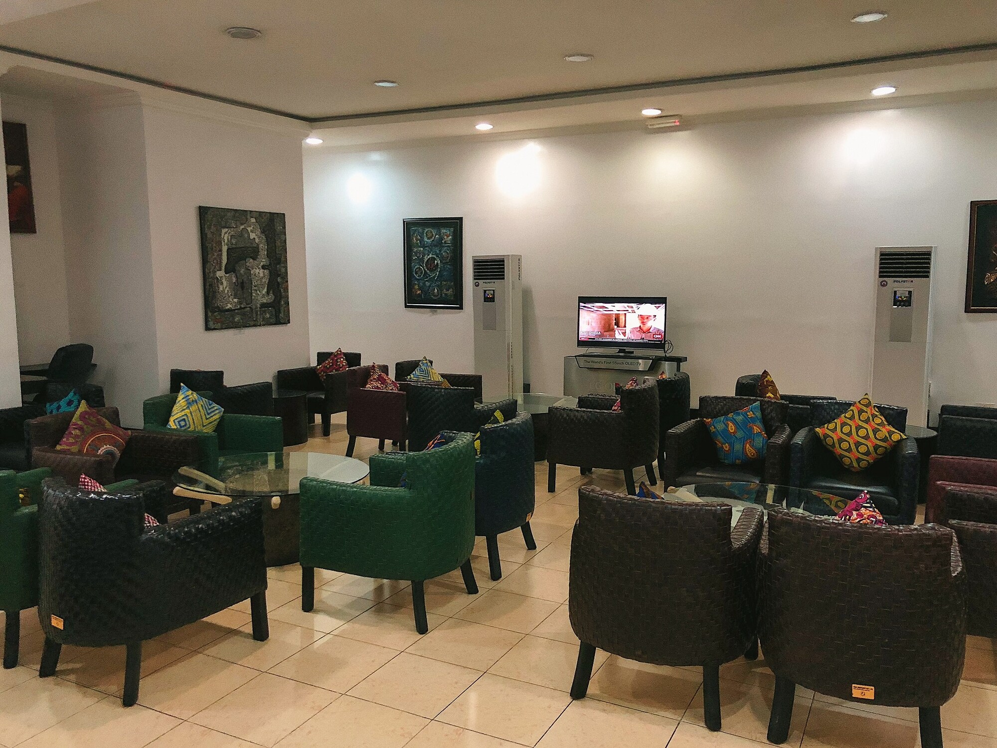 #2 of 5 images of SDS Llegada Arrival Lounge (D-Wing)