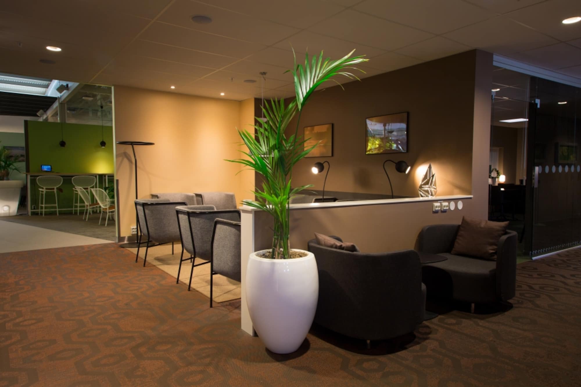 #1 of 5 images of Pearl Lounge