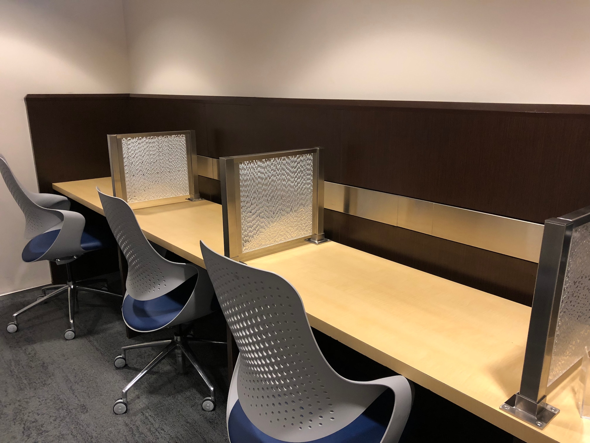 #5 of 5 images of Delta Sky Club