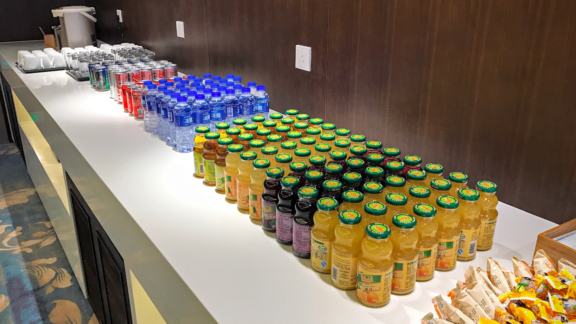 #2 of 5 images of No. 36 China Eastern Lounge