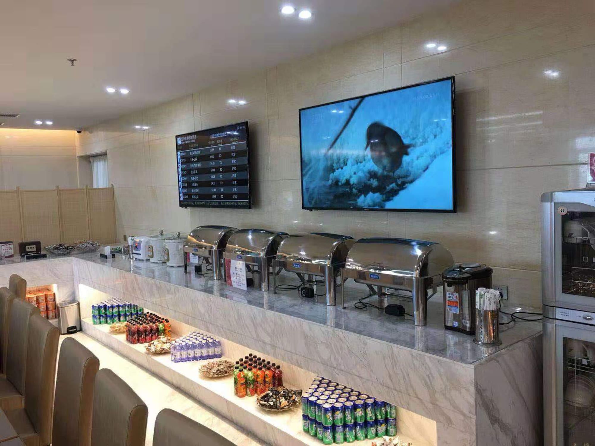 #2 of 2 images of China Southern First Class Lounge (Gate 32) (Temporarily Closed)