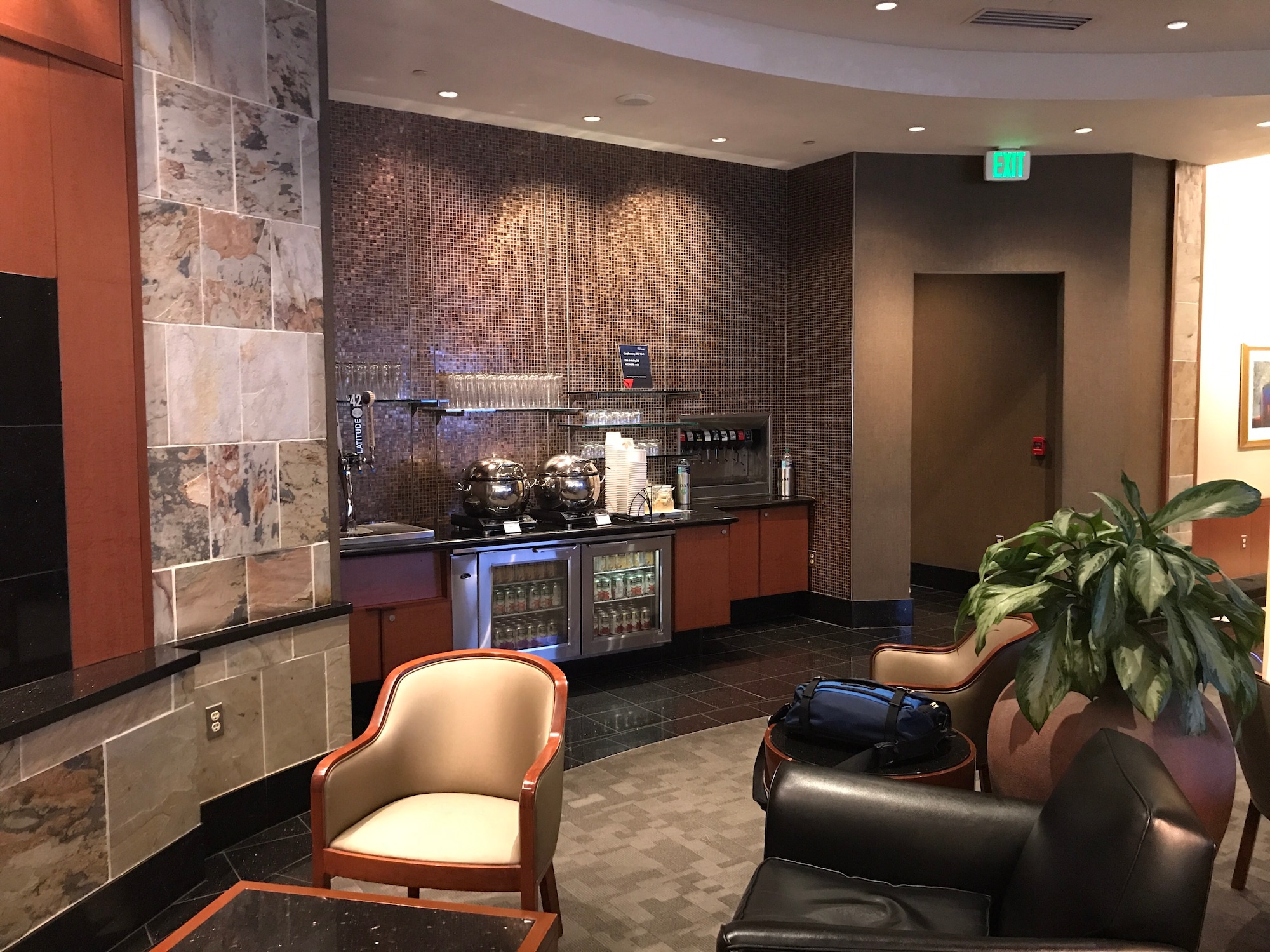 #5 of 5 images of Delta Sky Club