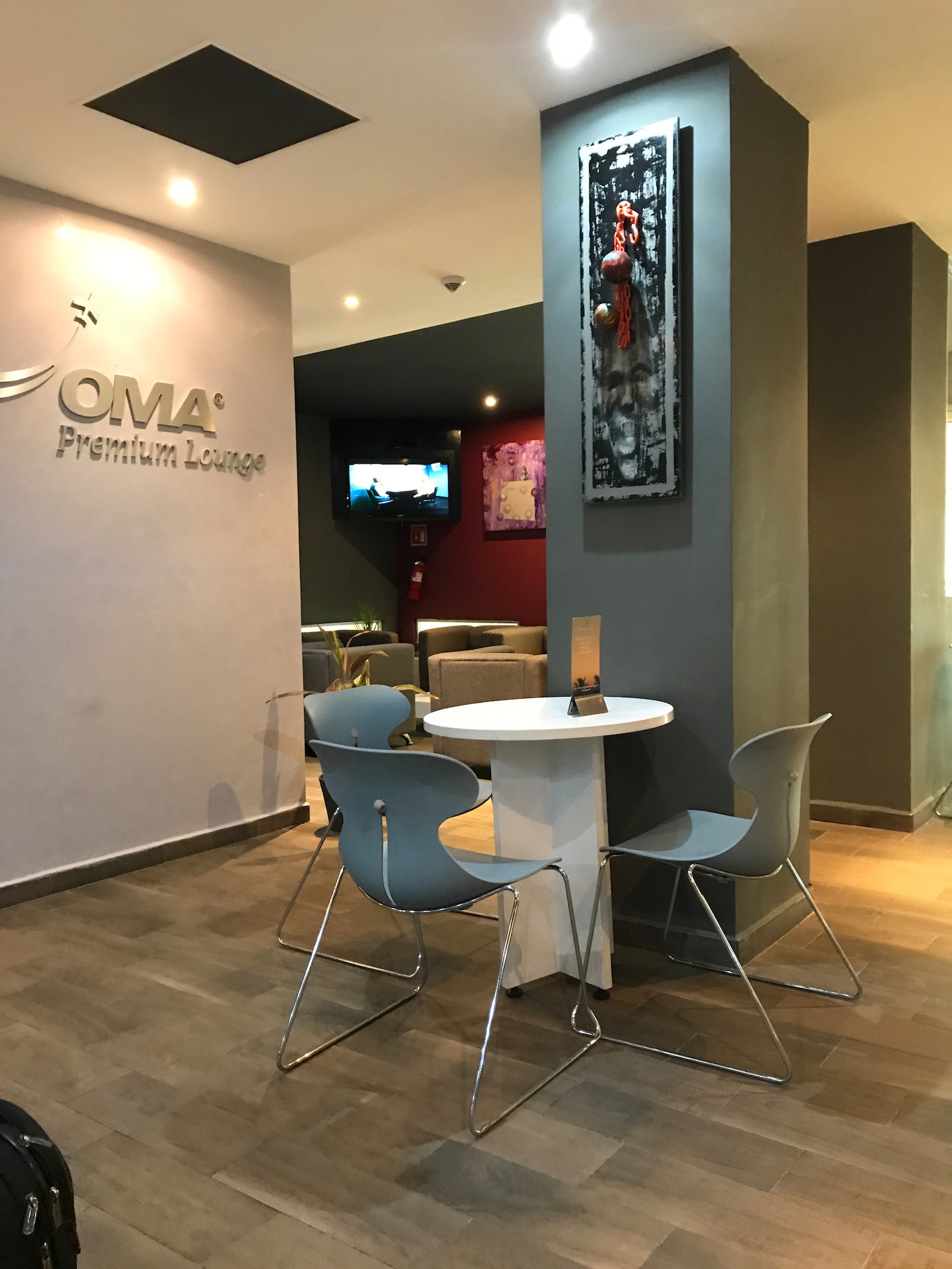 #2 of 2 images of OMA Premium Lounge