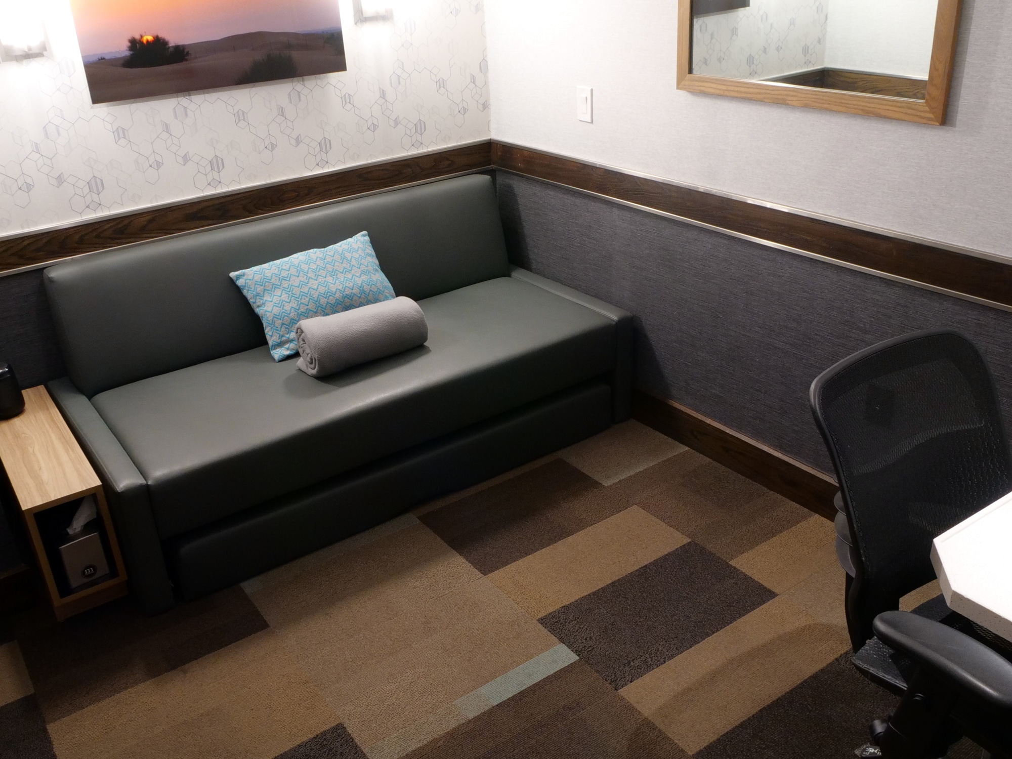 #1 of 5 images of Minute Suites (Concourse D/E Connector)