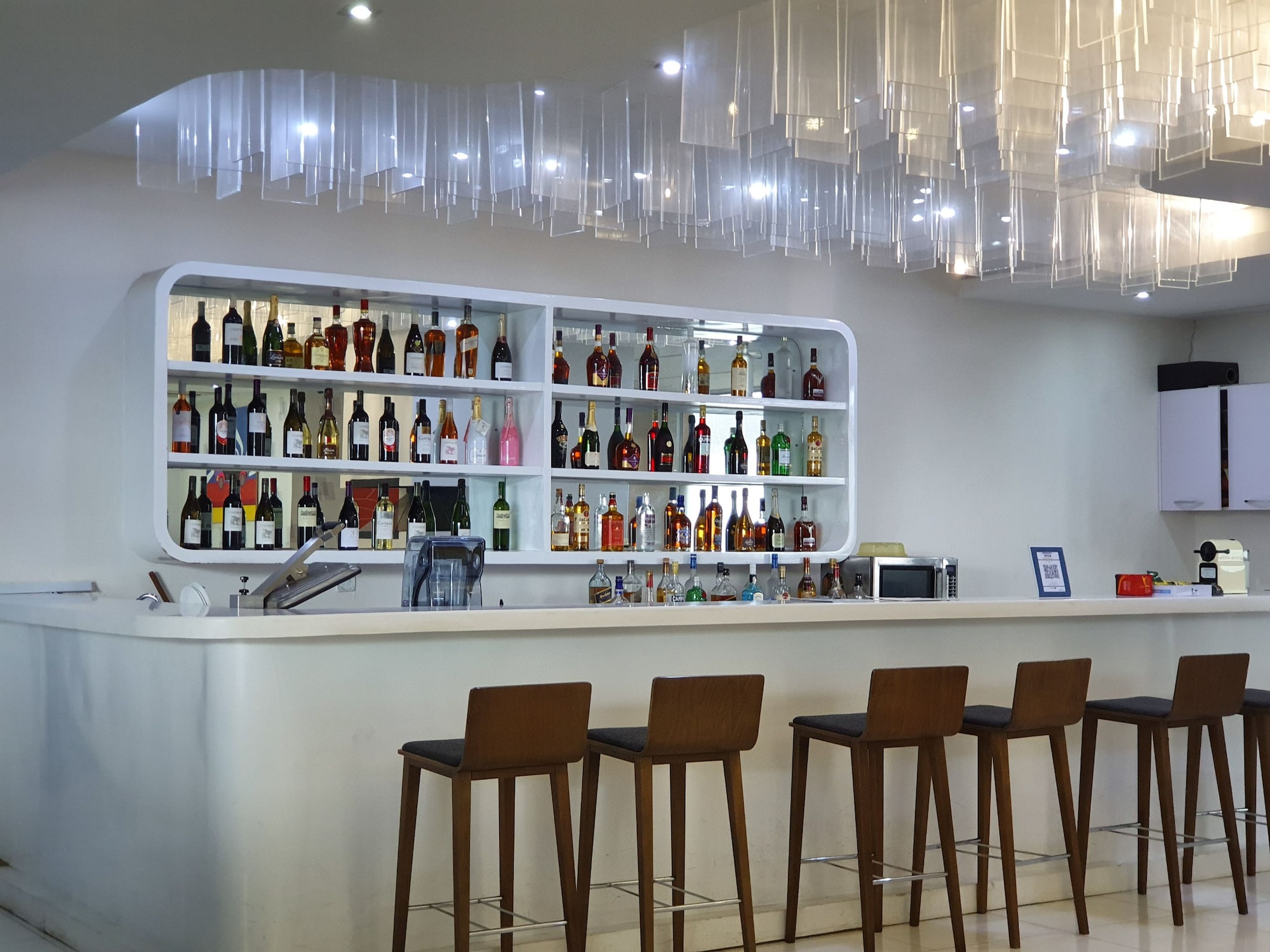 #4 of 5 images of First Lounge (Temporarily Closed)