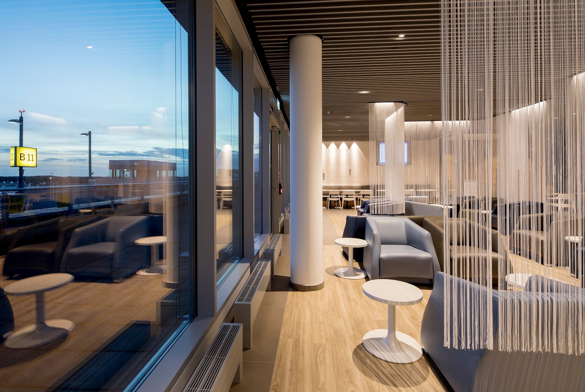 #2 of 5 images of DUS Rhein Lounge