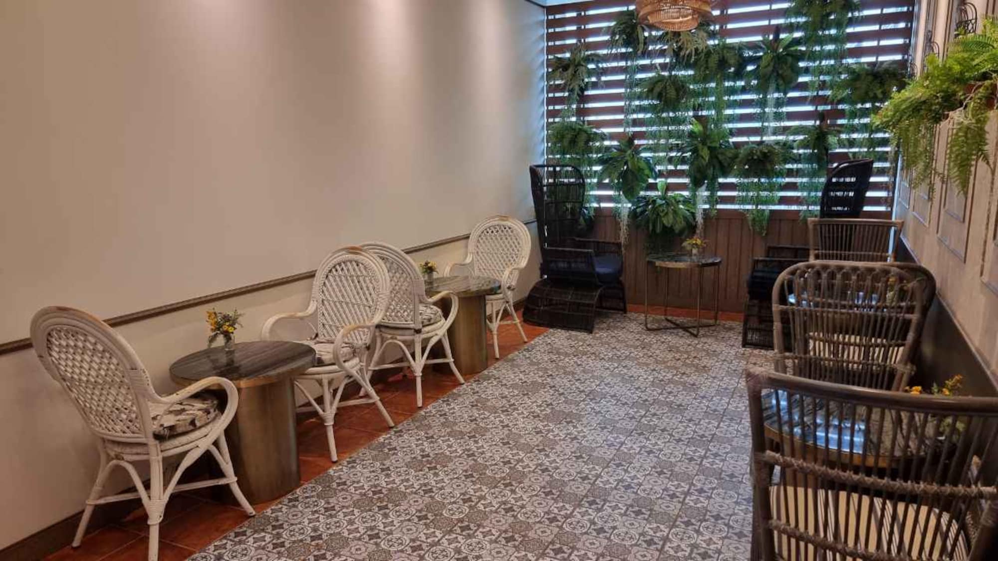 #2 of 5 images of Bangkok Airways Blue Ribbon Lounge