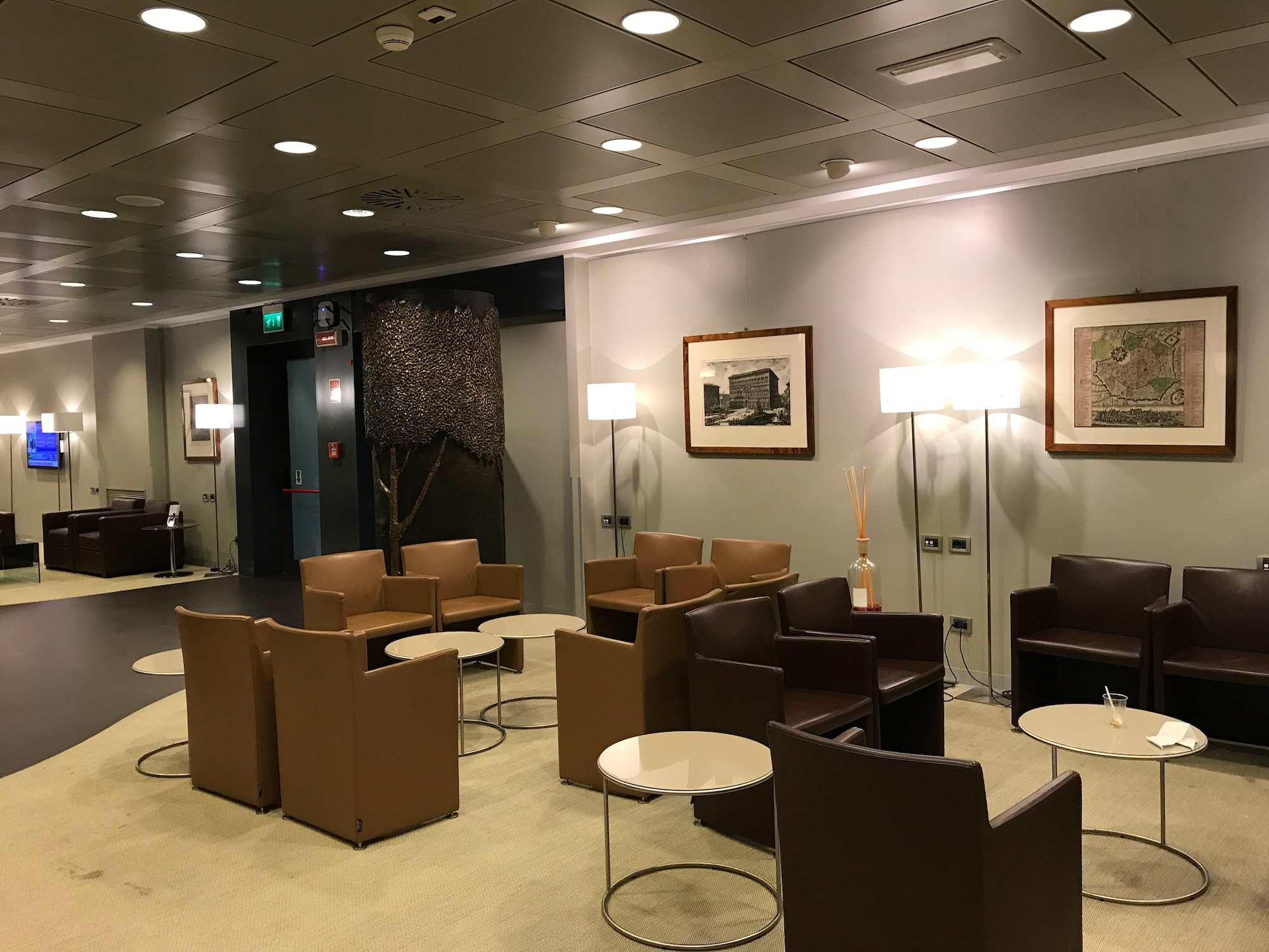 #2 of 5 slides of Piranesi Classic Lounge