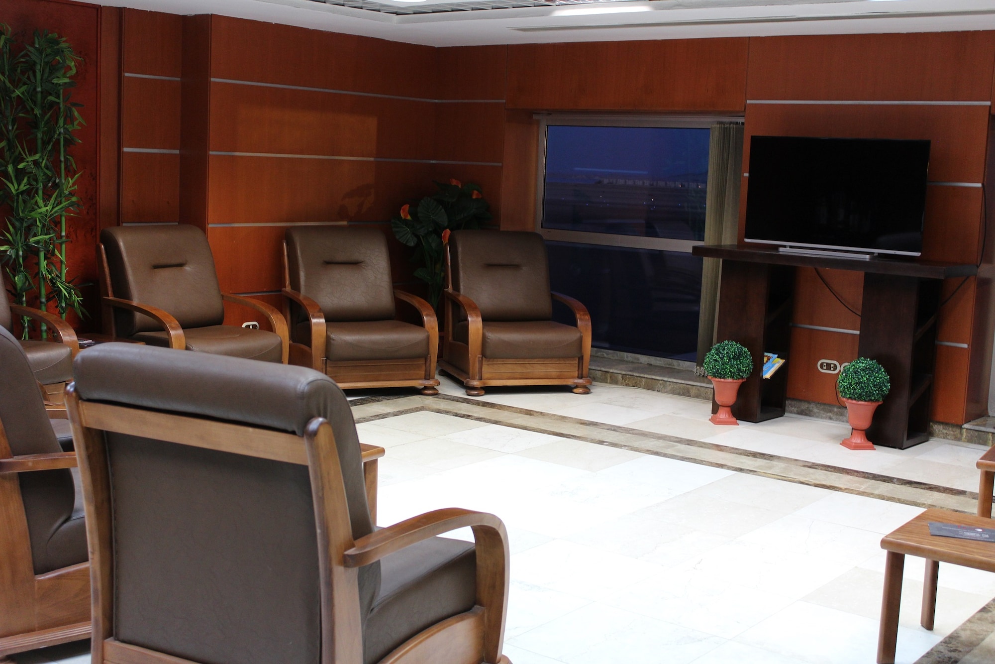 #5 of 5 images of Pearl Lounge (Landside)
