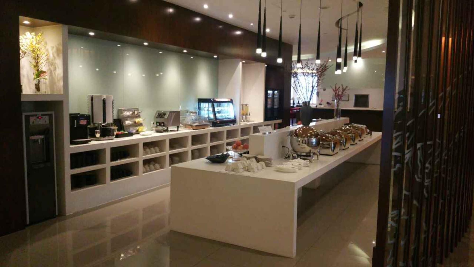 #2 of 5 images of No. 7 International First Class Lounge
