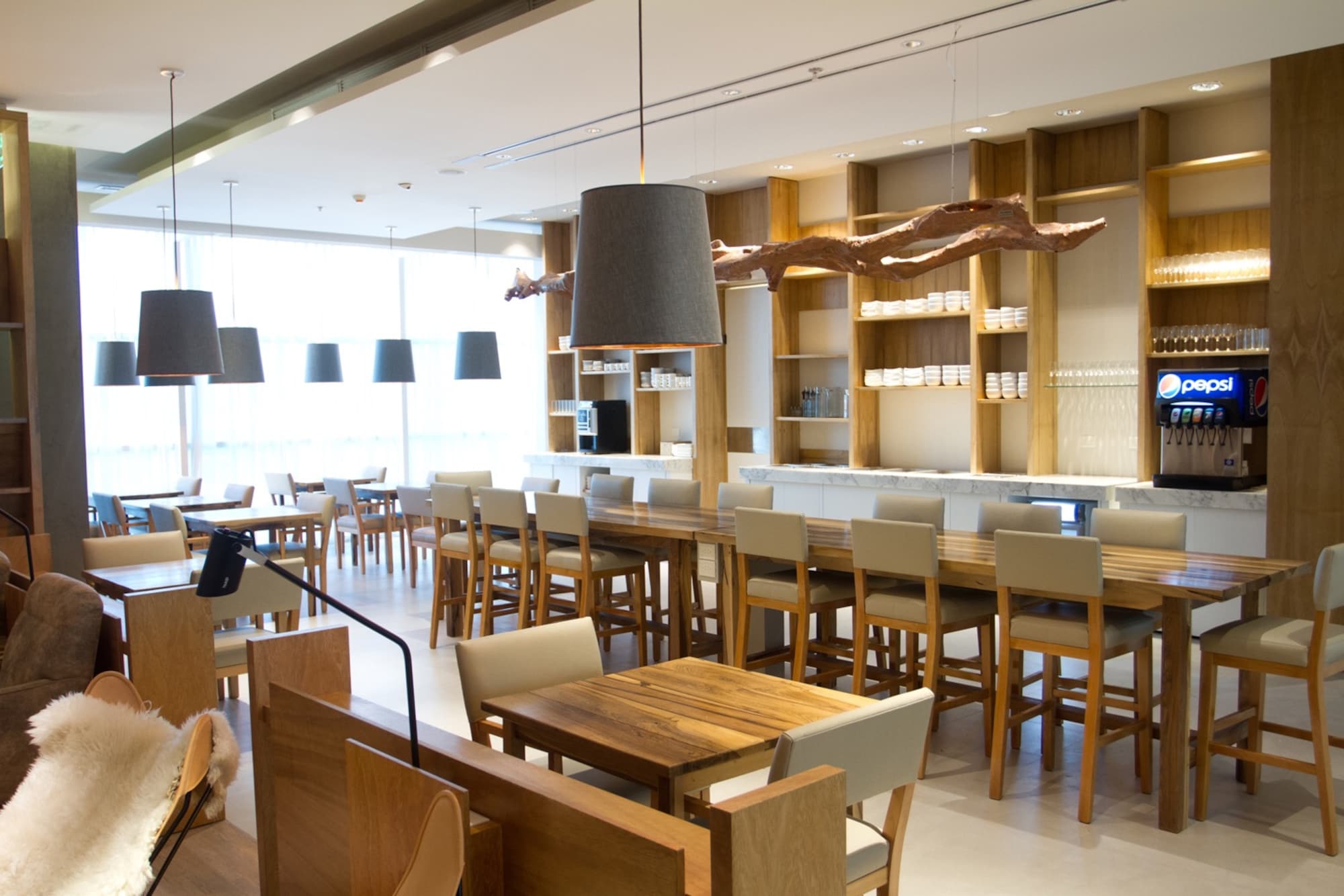 #4 of 5 images of Star Alliance Lounge