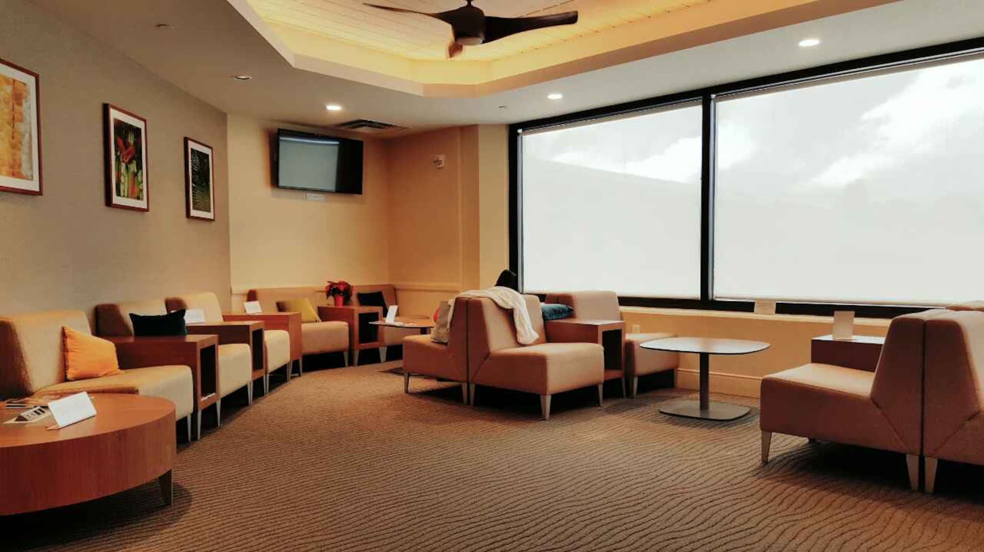 #1 of 5 images of Hawaiian Airlines Premier Club Lounge (North)