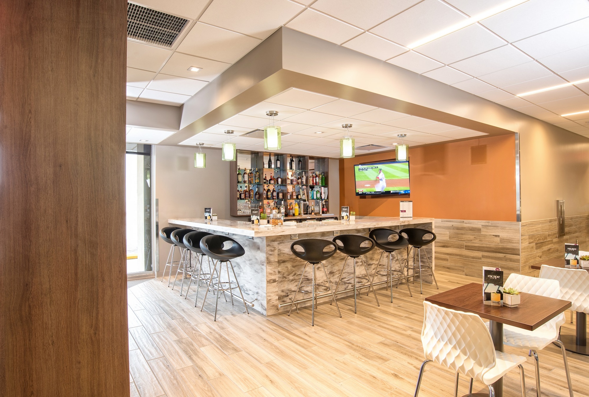 #4 of 5 images of Escape Lounges