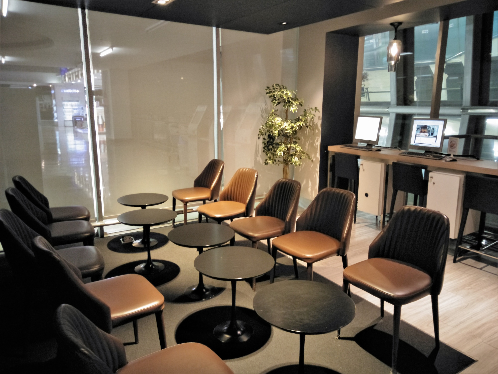 #3 of 5 images of Miracle First Class Lounge