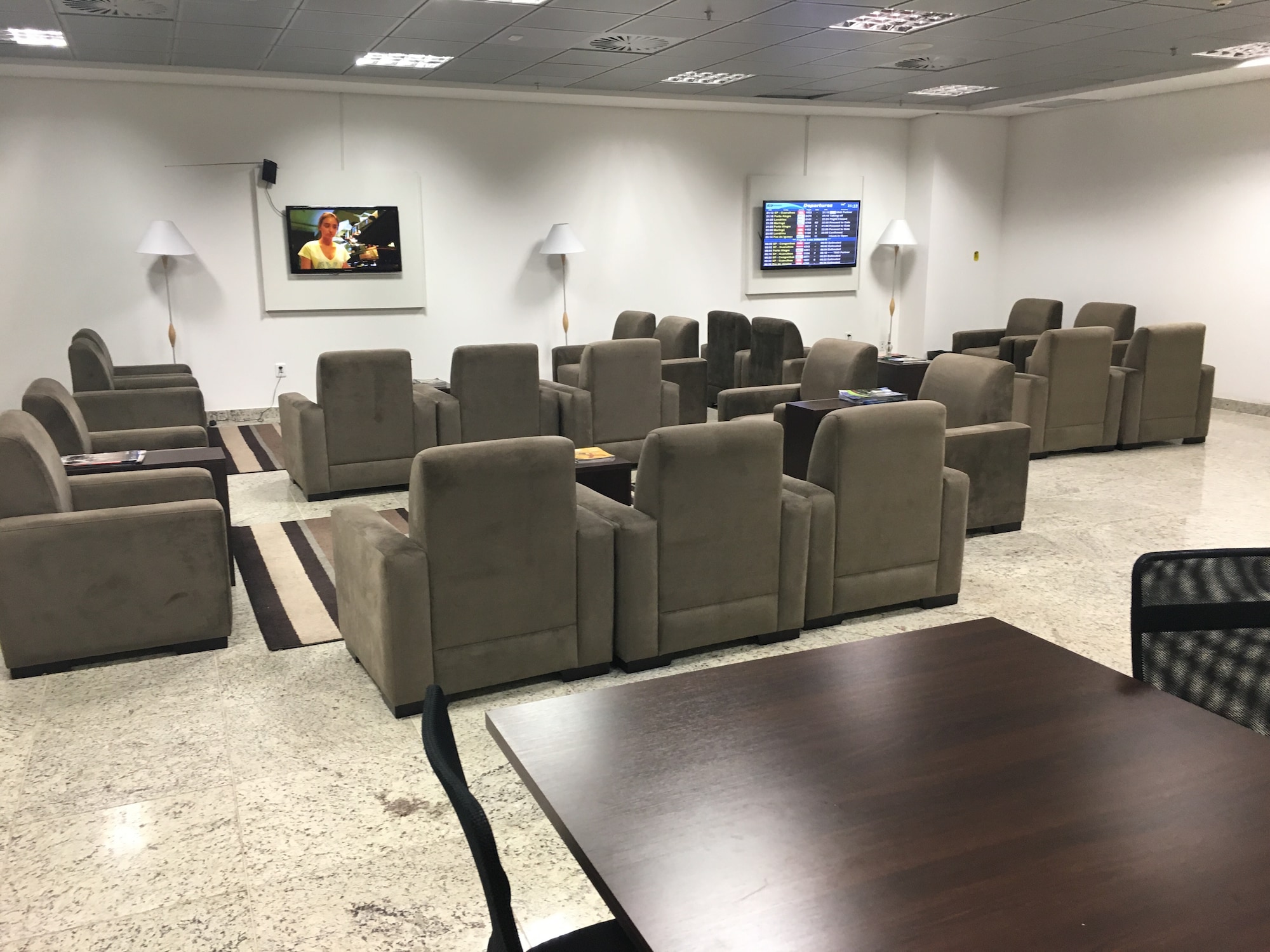 #1 of 3 images of Advantage VIP Lounge (Domestic)