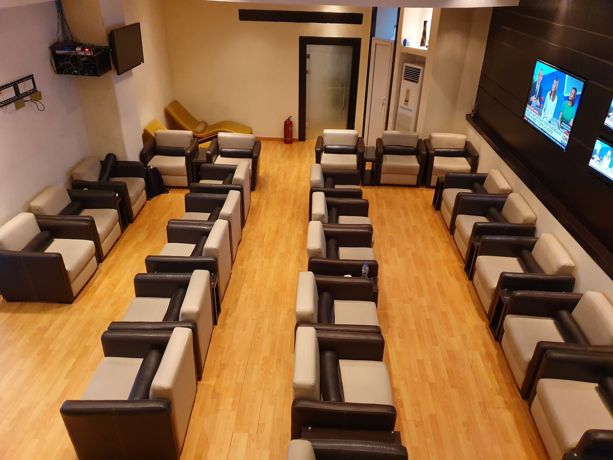 #2 of 5 images of Skyway Premium Lounge