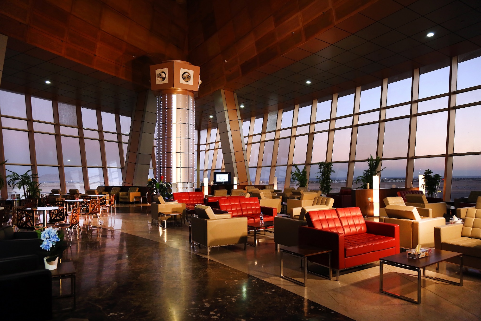 #2 of 5 images of Pearl Lounge (International)