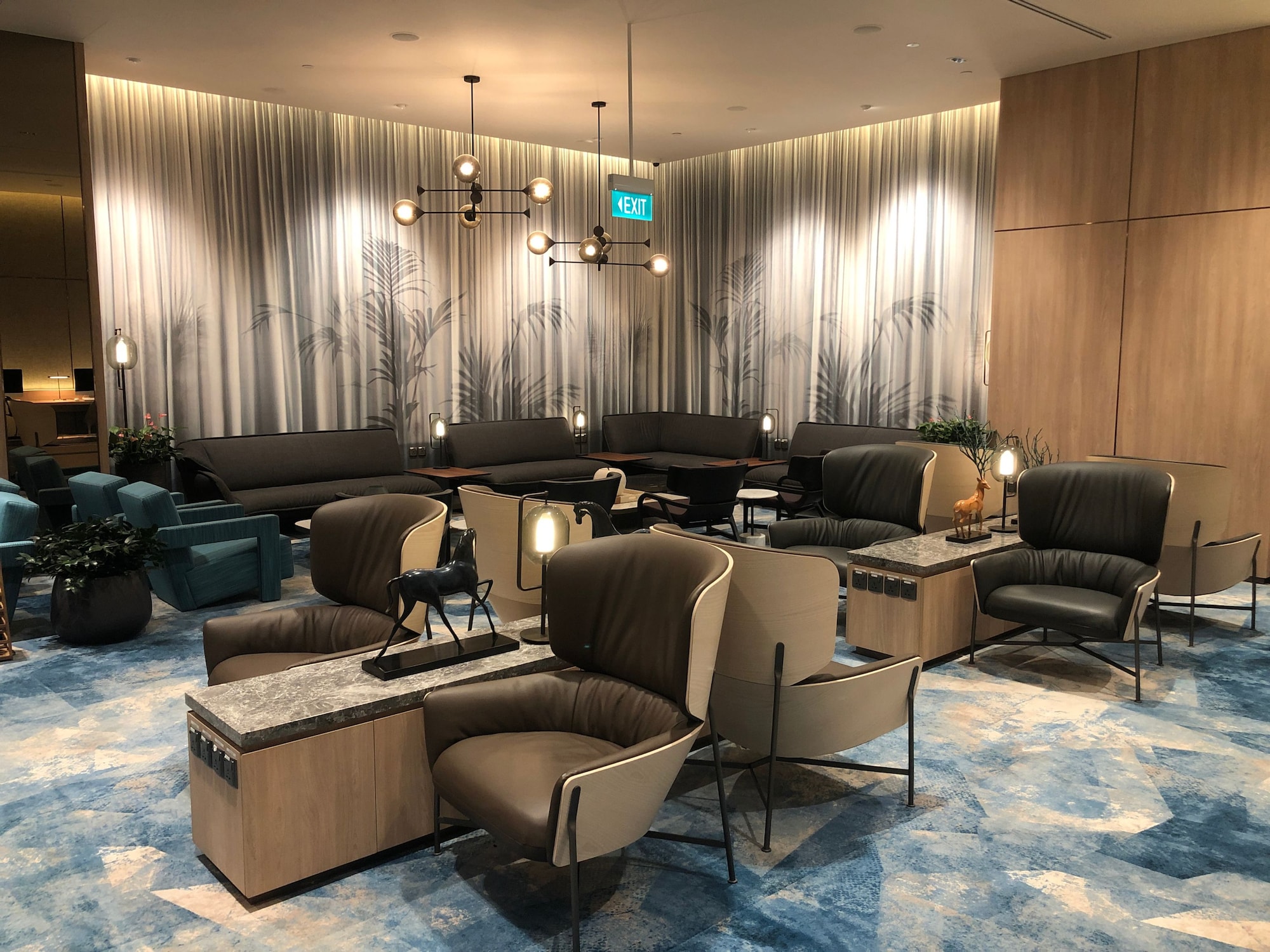 #2 of 5 images of Changi Lounge