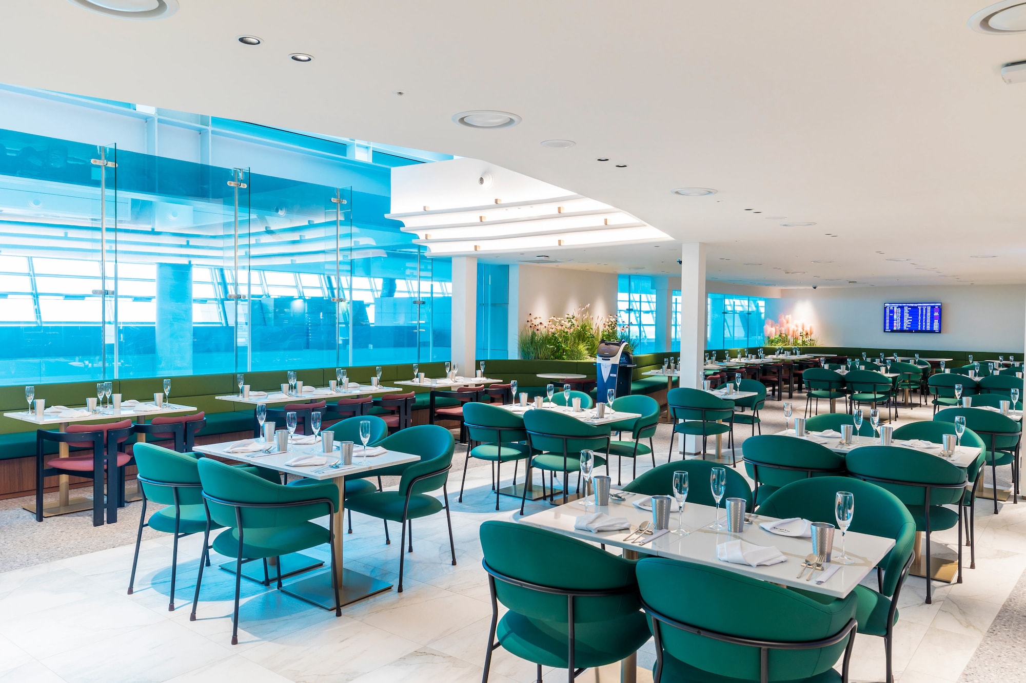 #4 of 5 images of MATINA Lounge East (Gate 11)