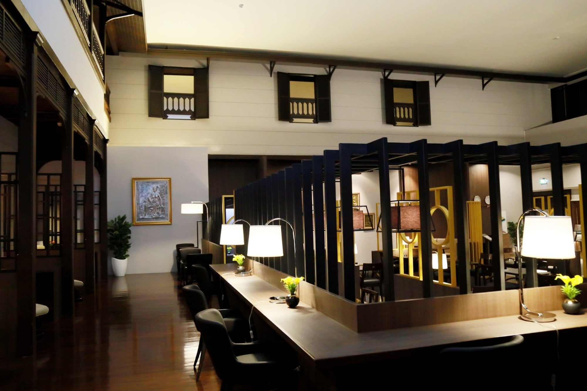 #3 of 5 images of Miracle Lounge