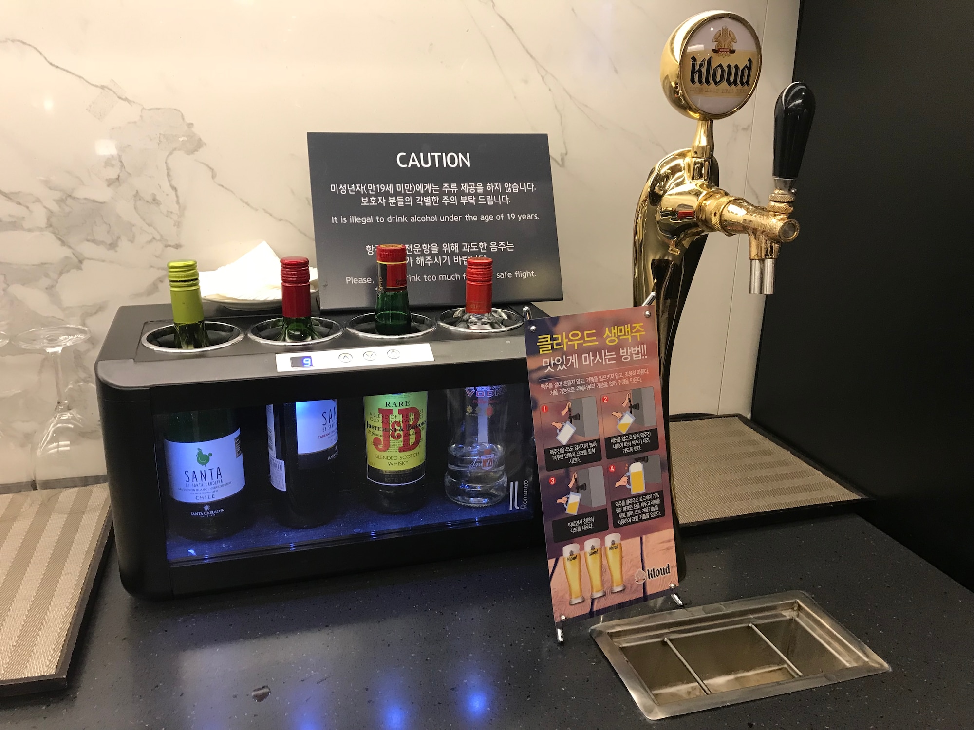 #5 of 5 images of Sky Hub Lounge East