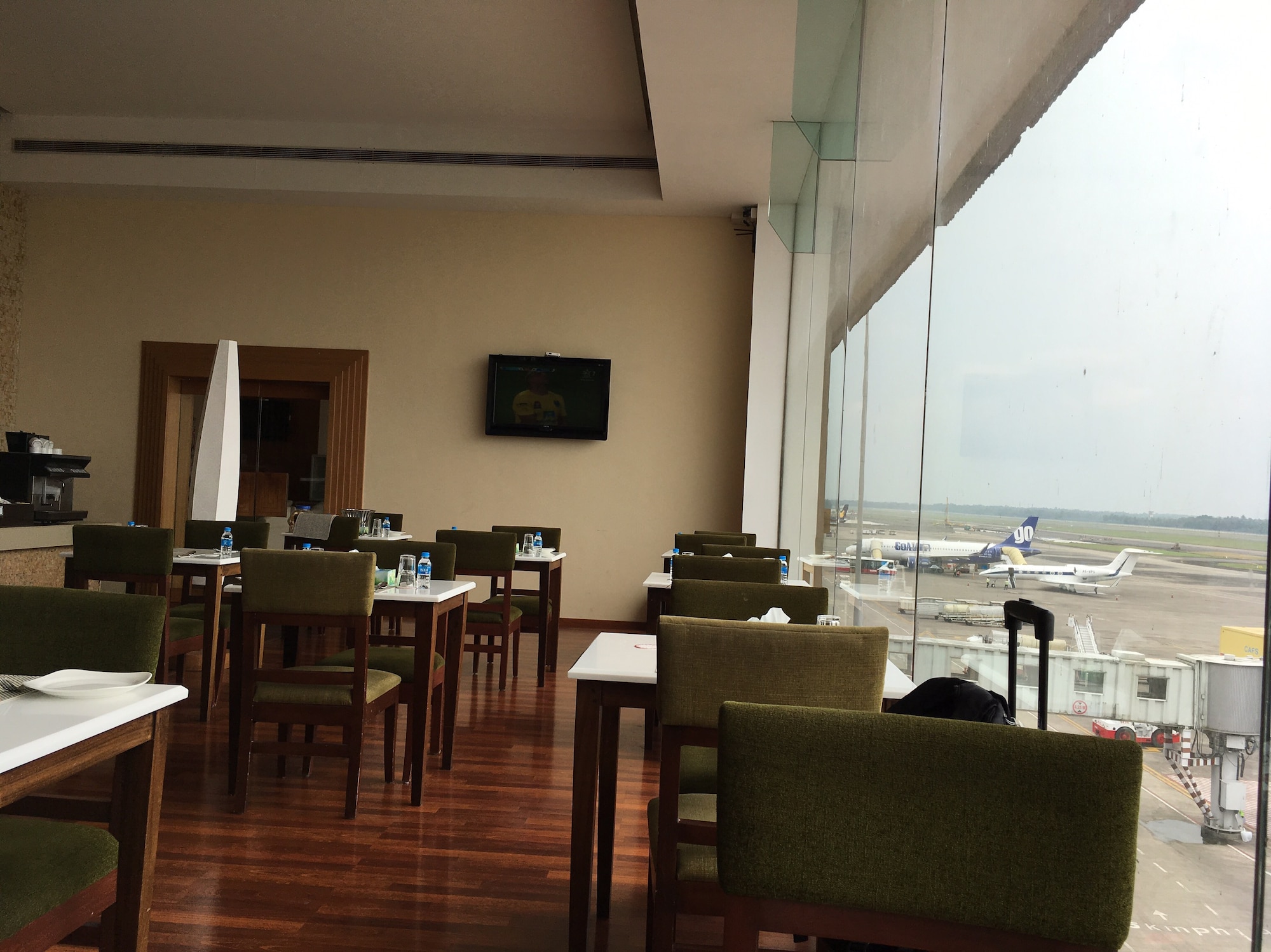 #1 of 4 images of Earth Lounge