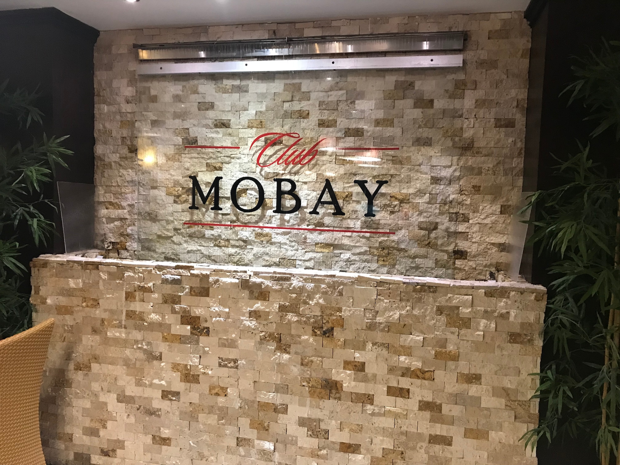 #4 of 5 images of Club Mobay Arrivals Lounge