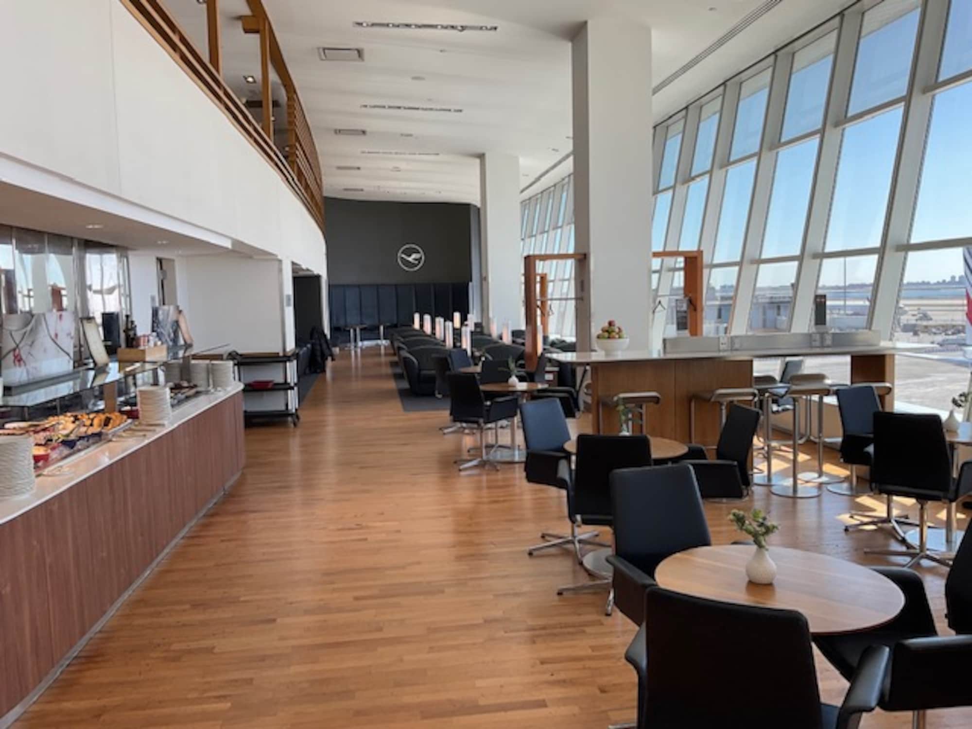 #3 of 5 images of Lufthansa Senator Lounge
