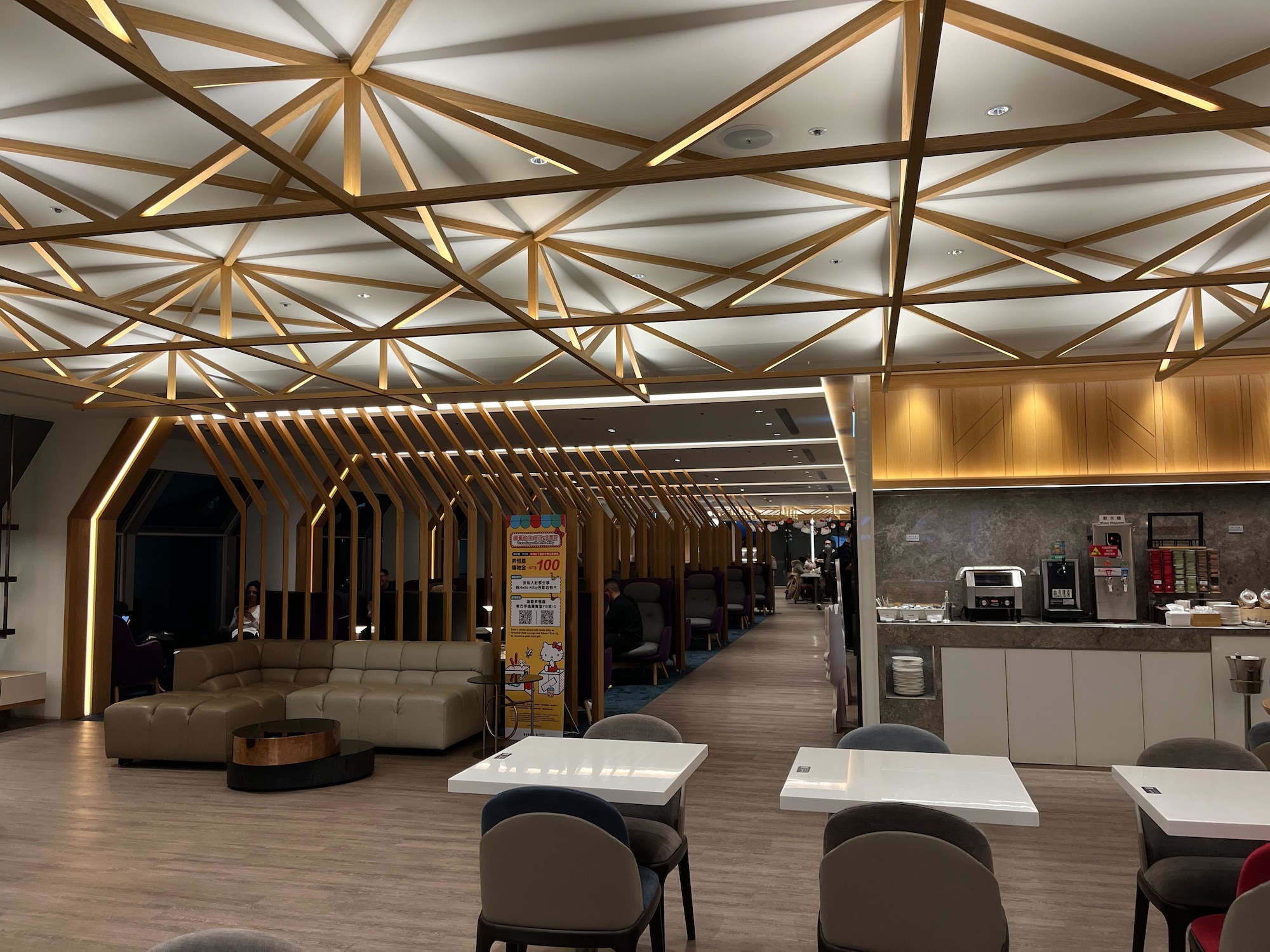 #4 of 5 images of Oriental Club Lounge