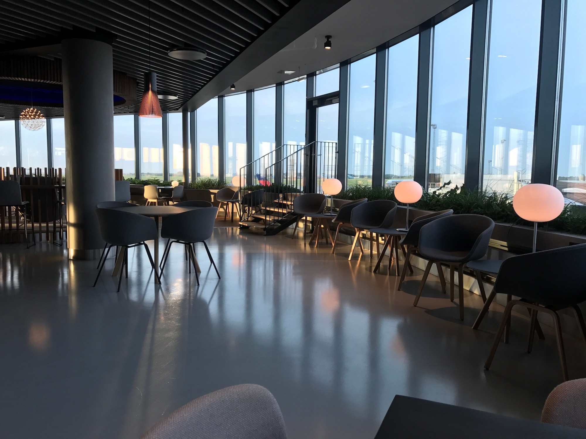 #3 of 5 images of Pearl Lounge