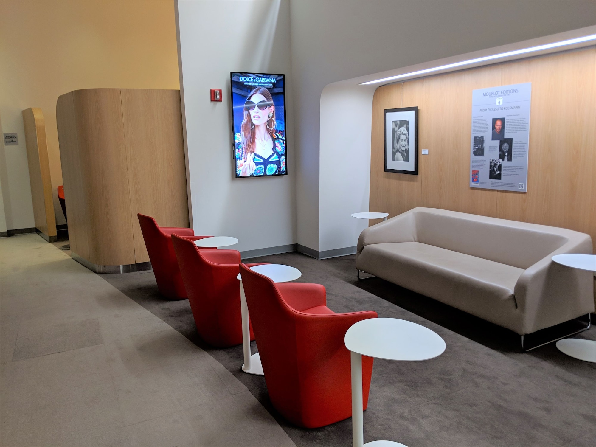 #2 of 5 images of Air France Lounge