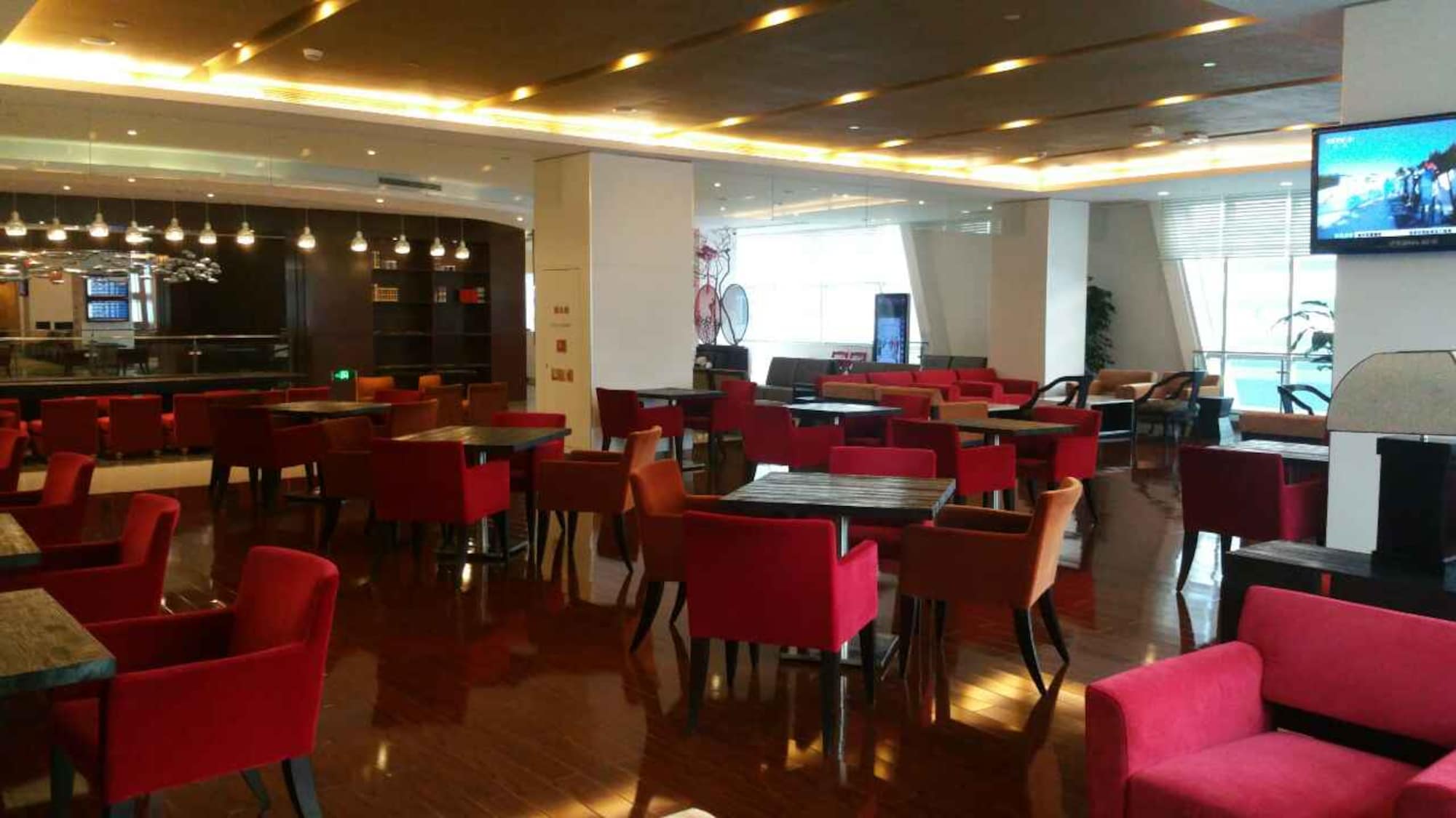 #1 of 5 images of No. 7 International First Class Lounge
