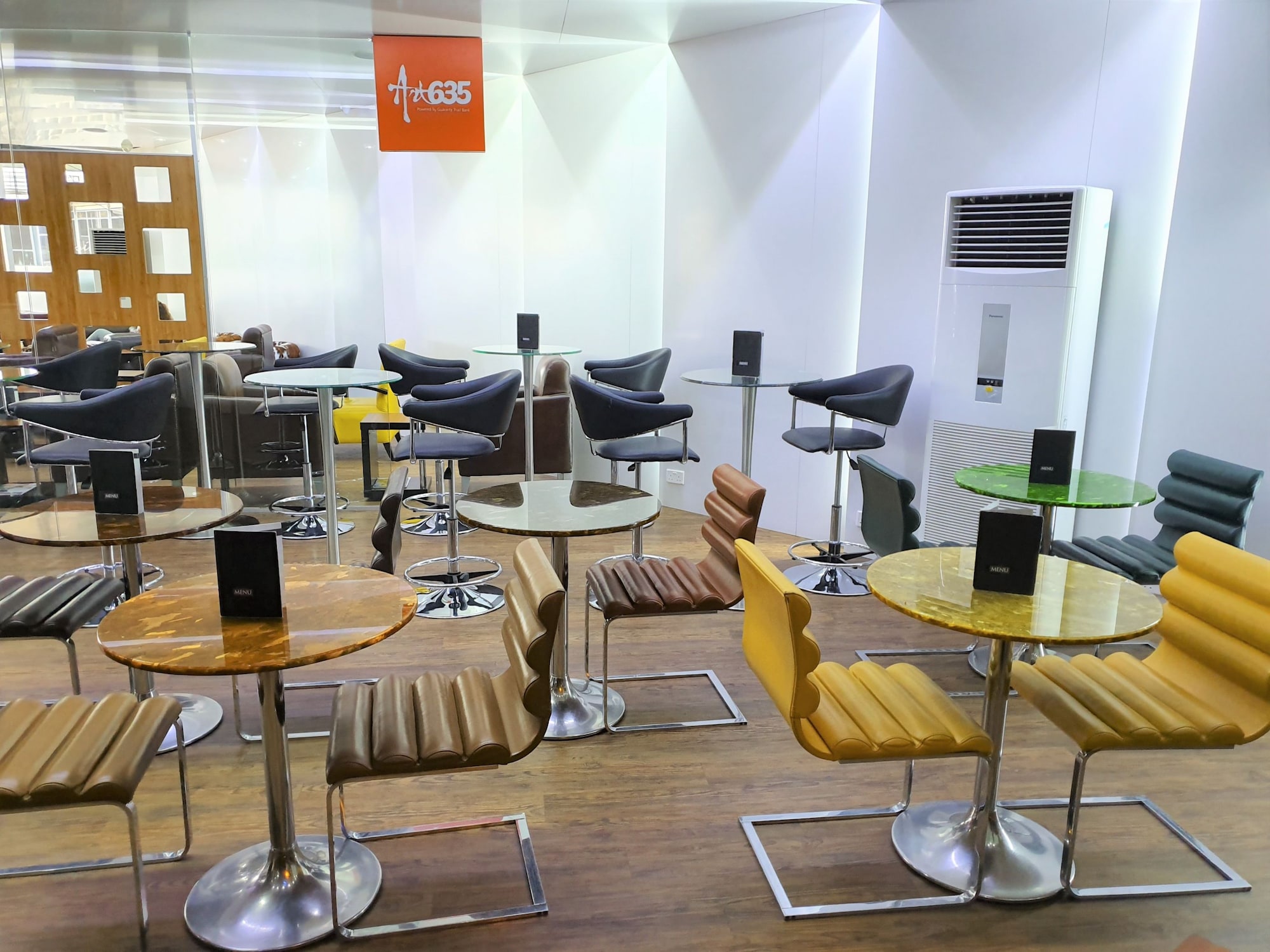 #5 of 5 images of The Oasis Lounge