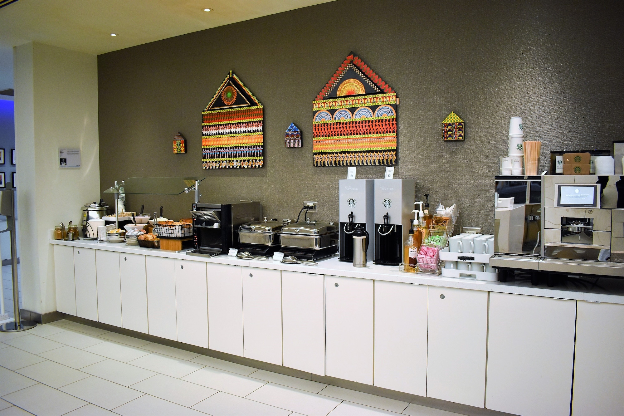 #5 of 5 images of Delta Sky Club