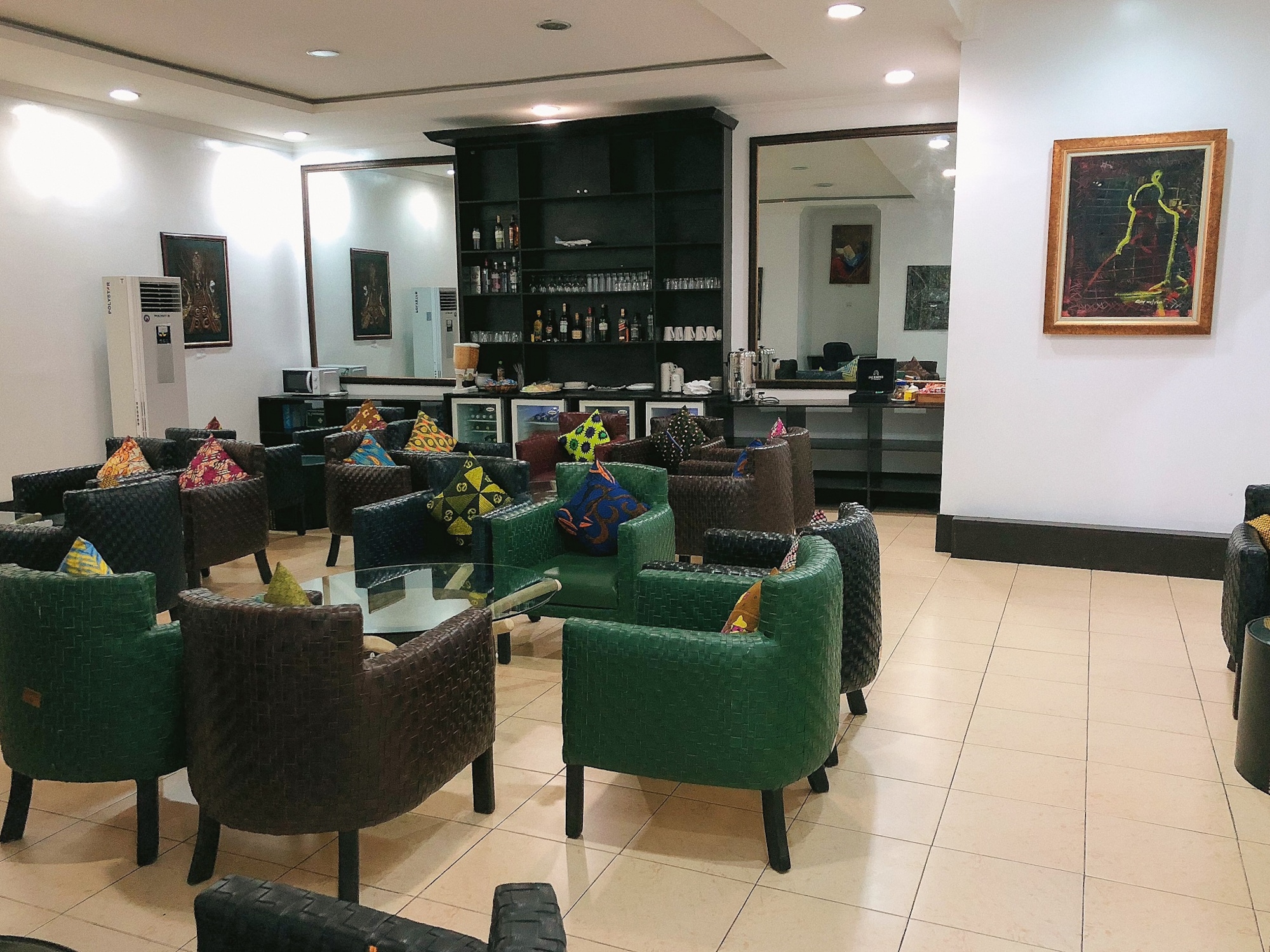 #1 of 5 images of SDS Llegada Arrival Lounge (D-Wing)