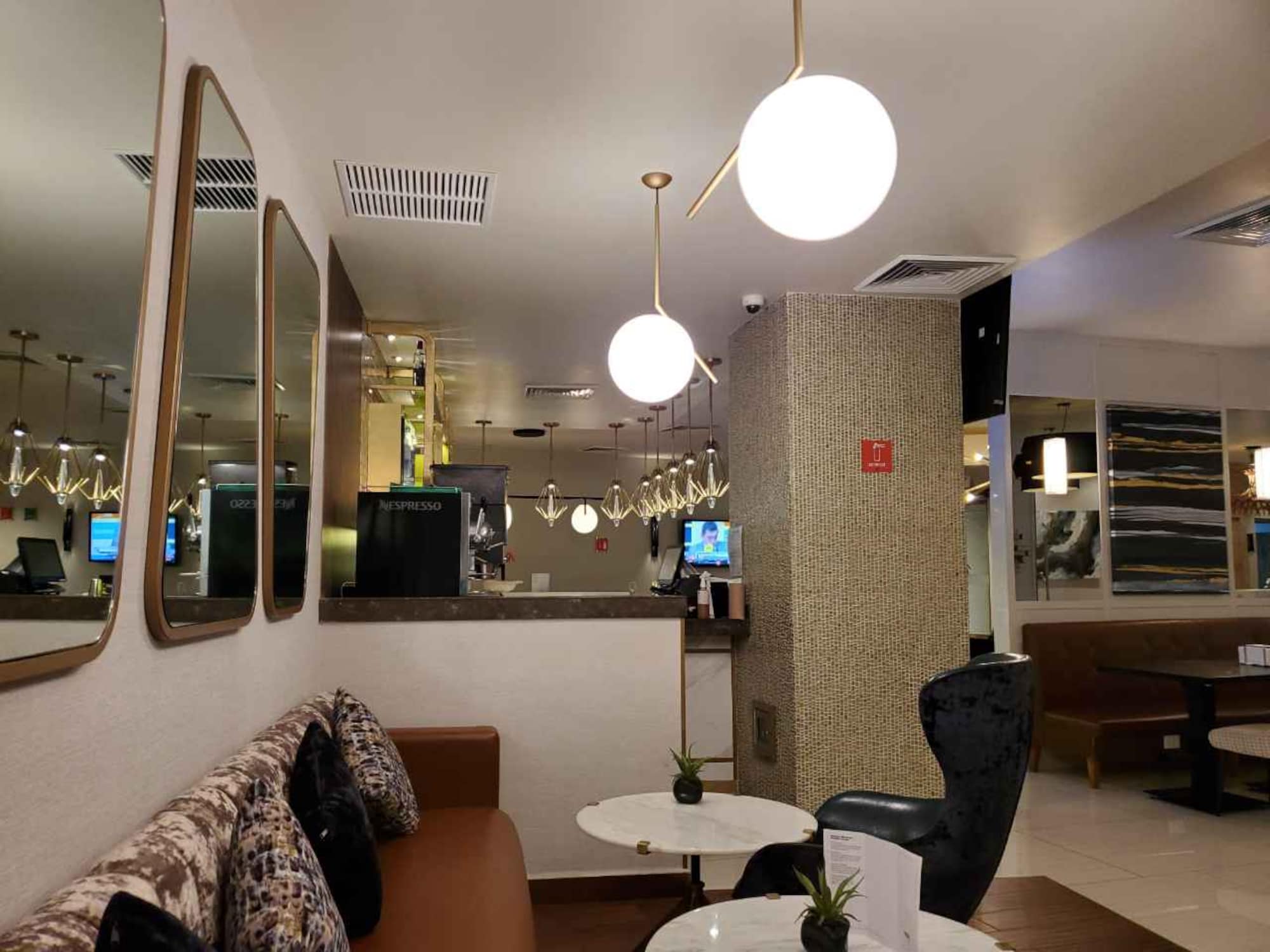 #3 of 5 images of Mera Business Lounge (National)