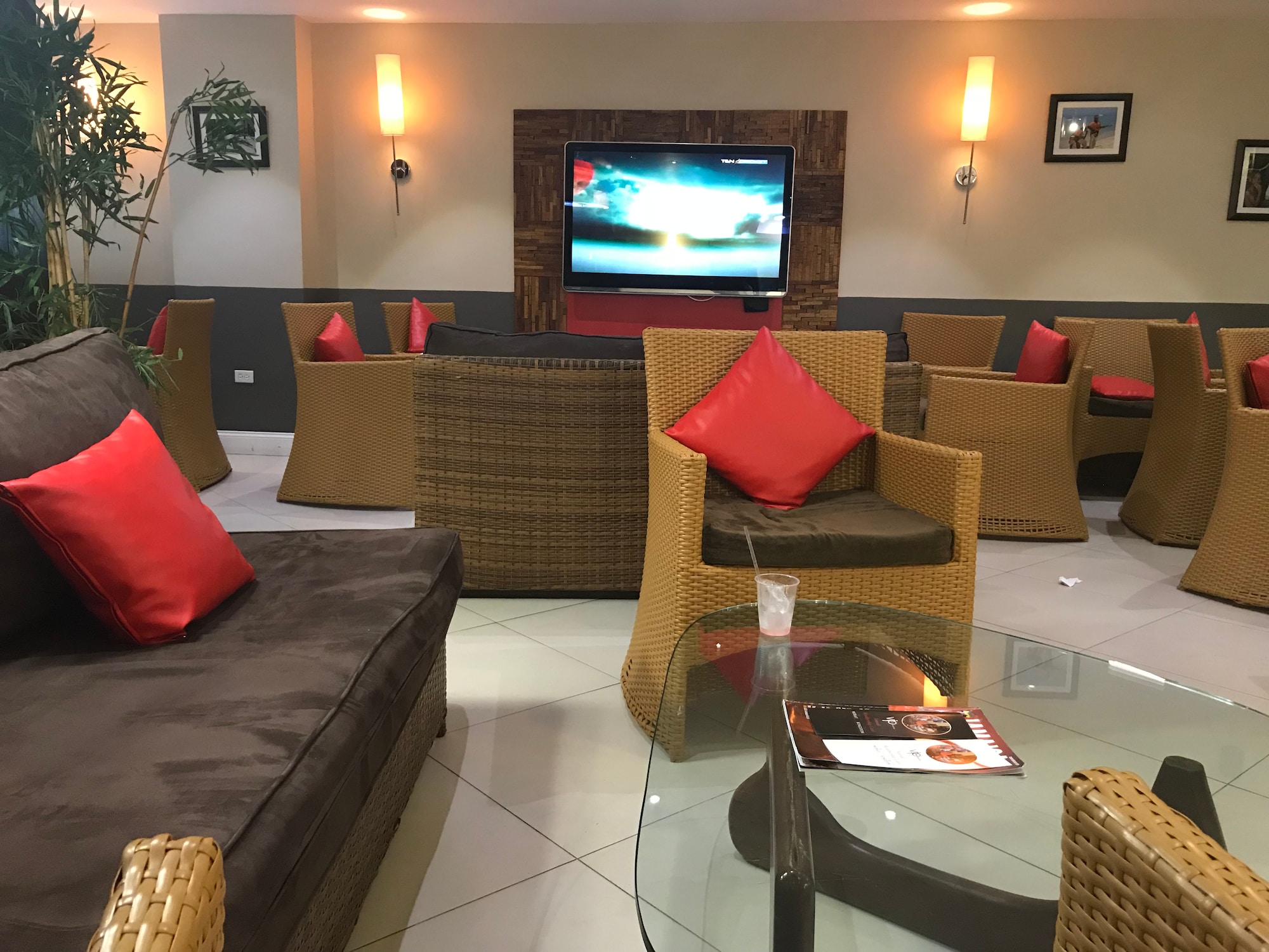 #5 of 5 images of Club Mobay Arrivals Lounge