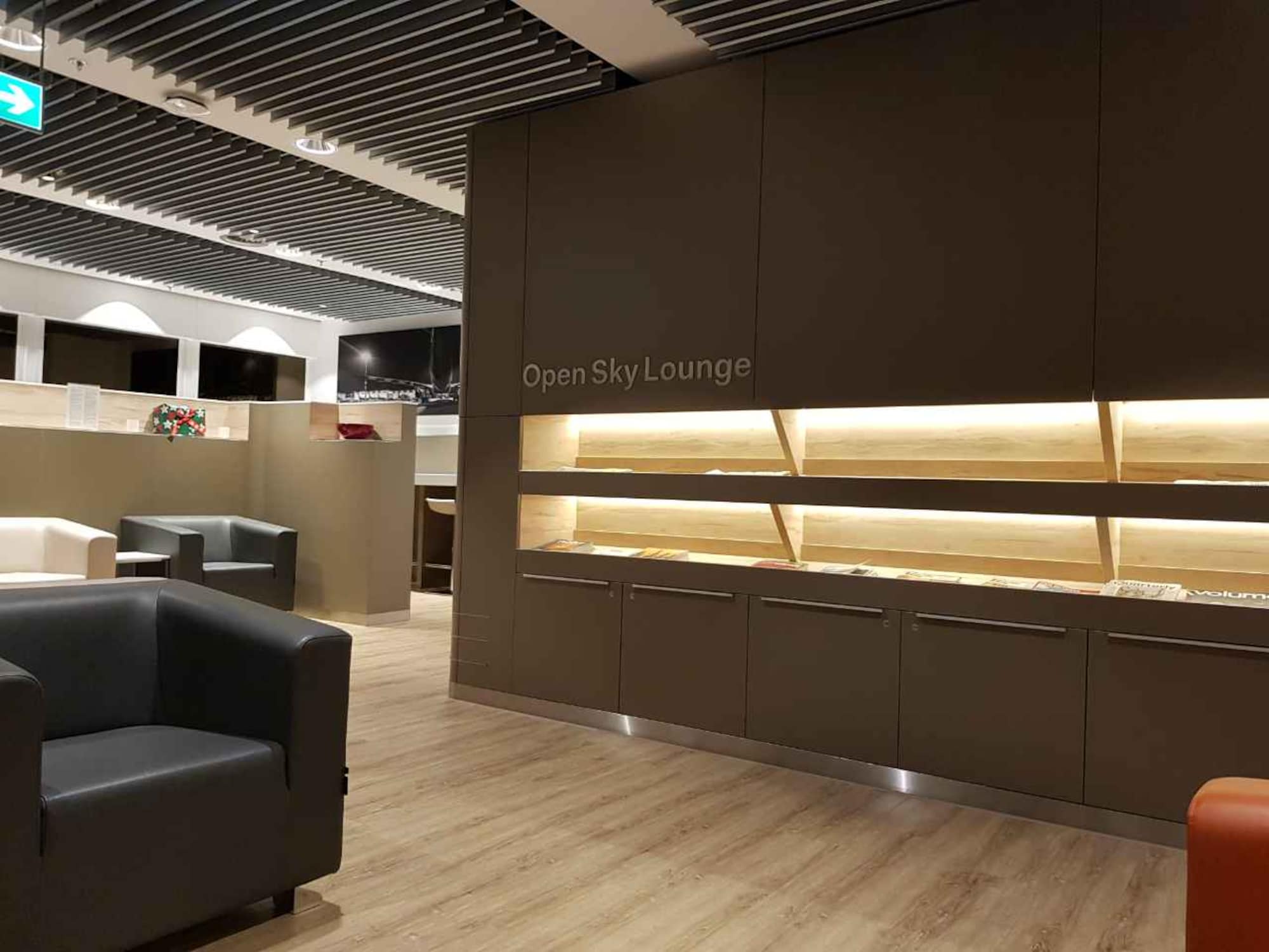 #1 of 5 images of DUS Open Sky Lounge