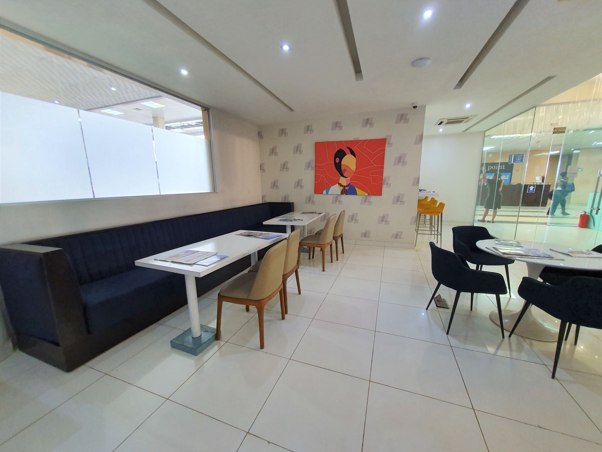 #2 of 5 images of First Lounge (Temporarily Closed)